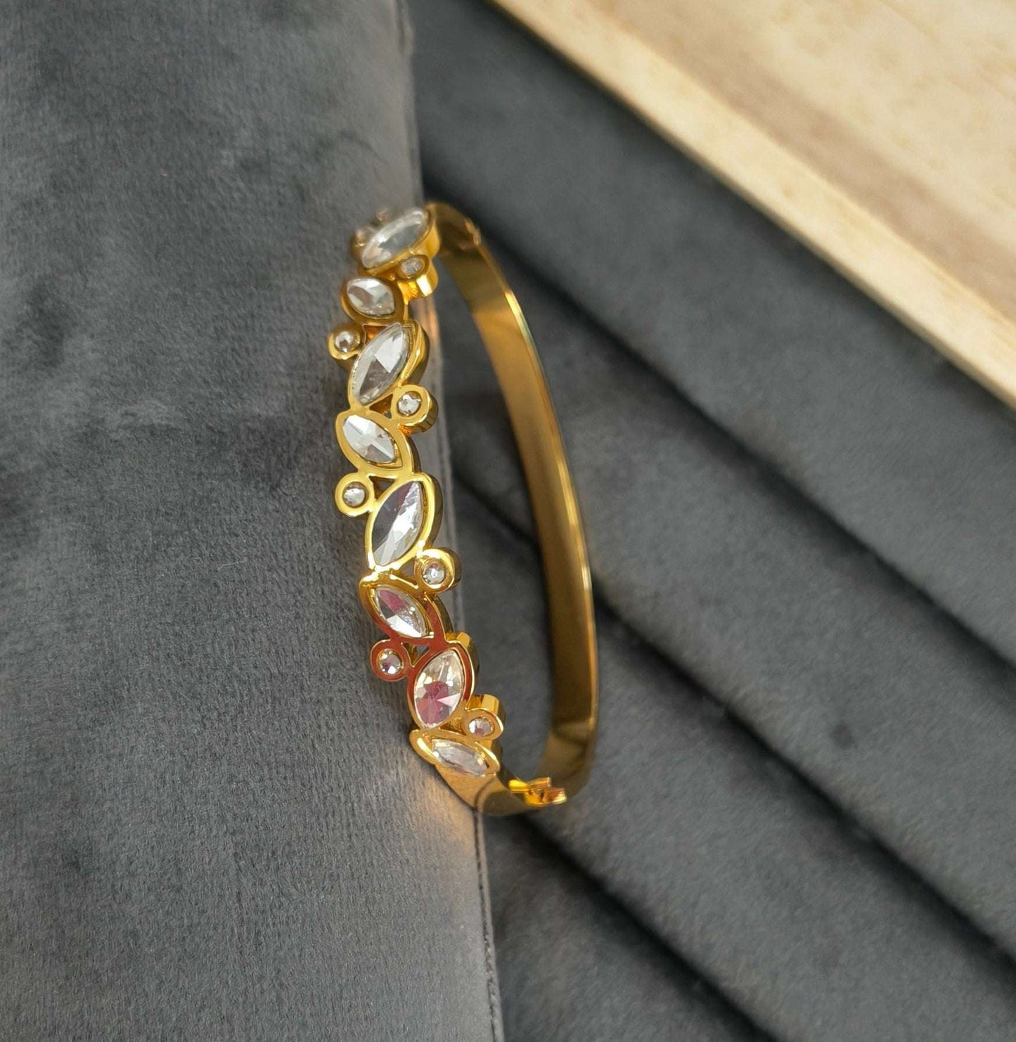 Antitarnish Zircon Stone Studded Bracelet 18K Gold Plated