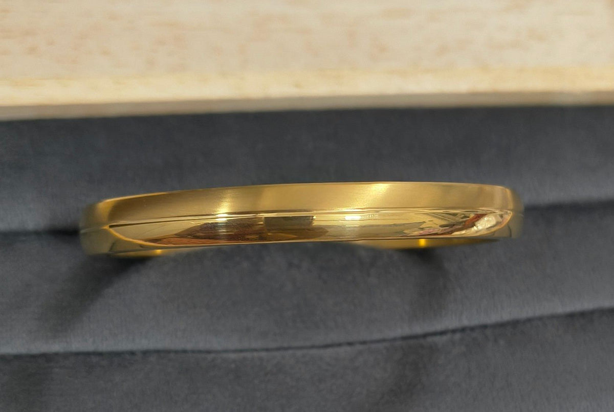 Antitarnish 18K Gold Plated Centre Line Solid Kada Bracelet