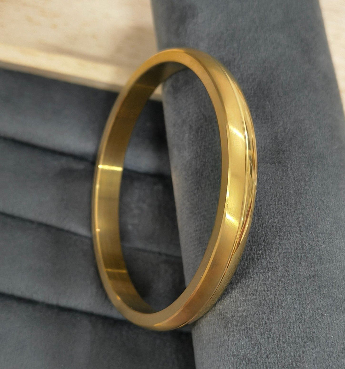 Antitarnish 18K Gold Plated Centre Line Solid Kada Bracelet