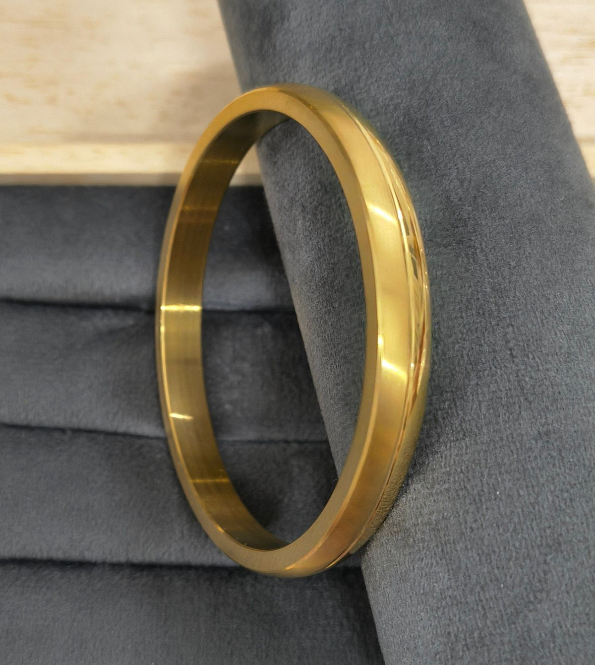 Antitarnish 18K Gold Plated Centre Line Solid Kada Bracelet