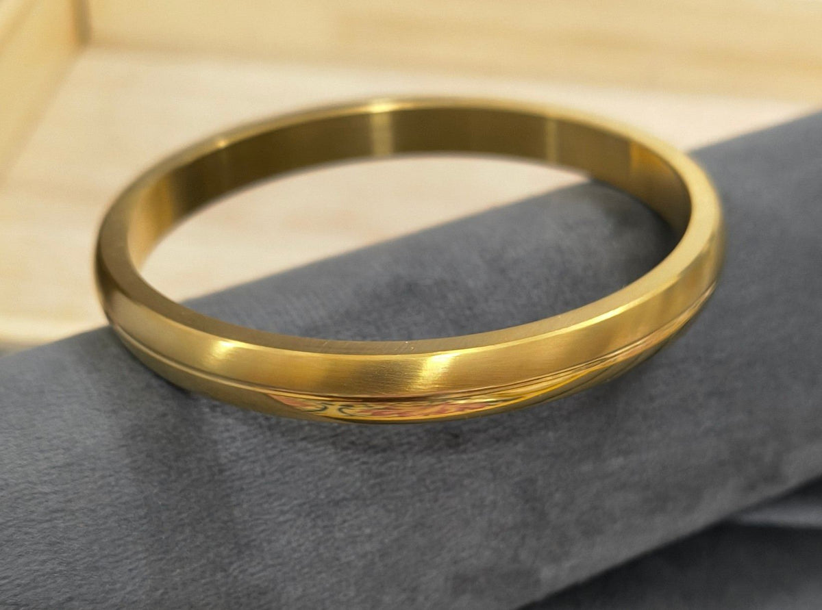Antitarnish 18K Gold Plated Centre Line Solid Kada Bracelet
