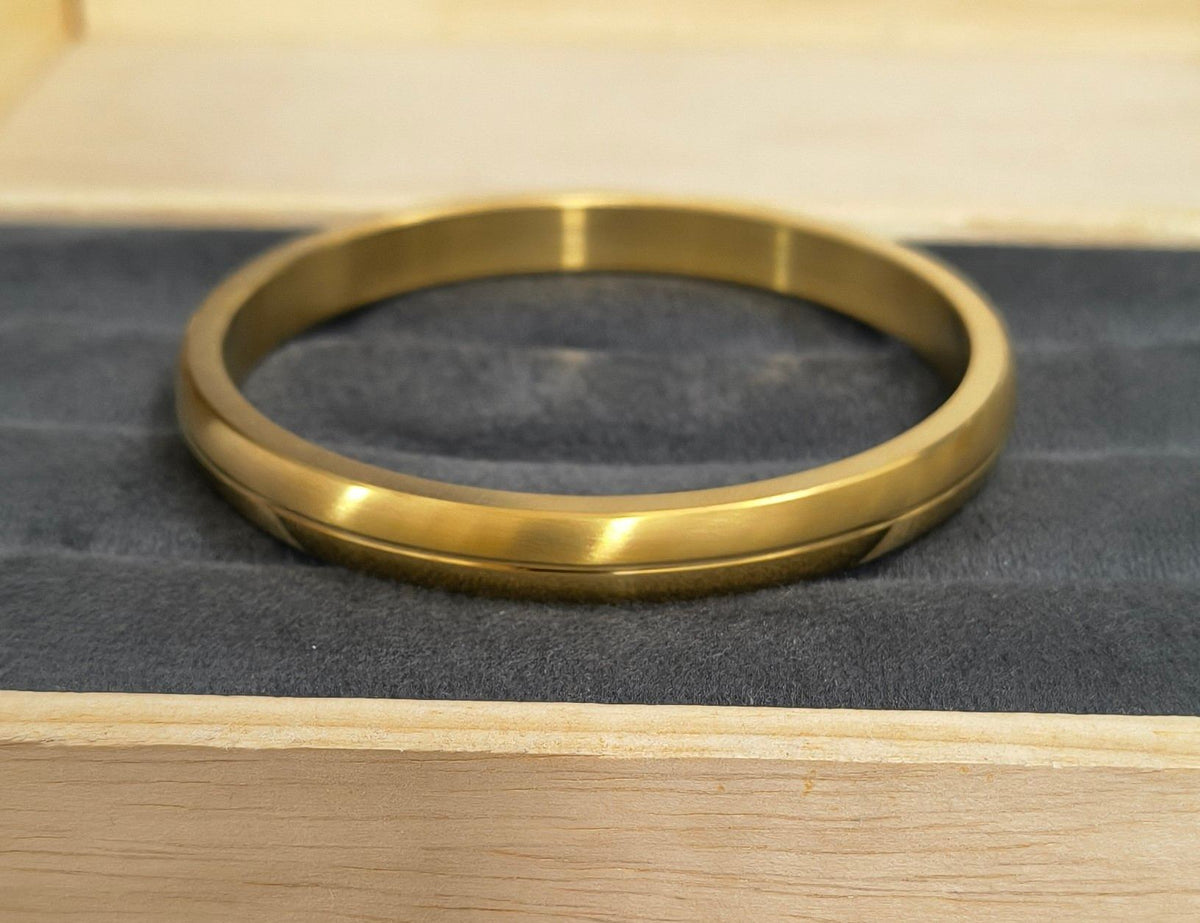 Antitarnish 18K Gold Plated Centre Line Solid Kada Bracelet