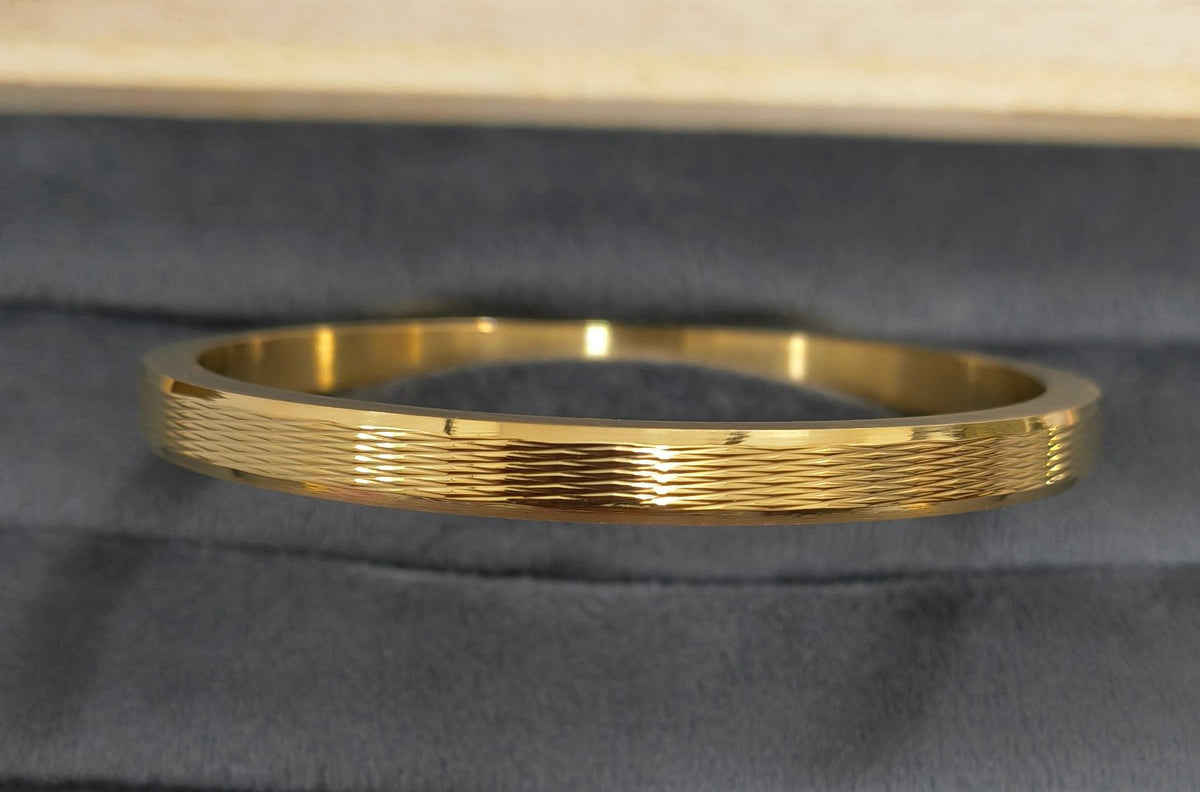 Antitarnish 18K Gold Plated Grooved Solid Kada Bracelet