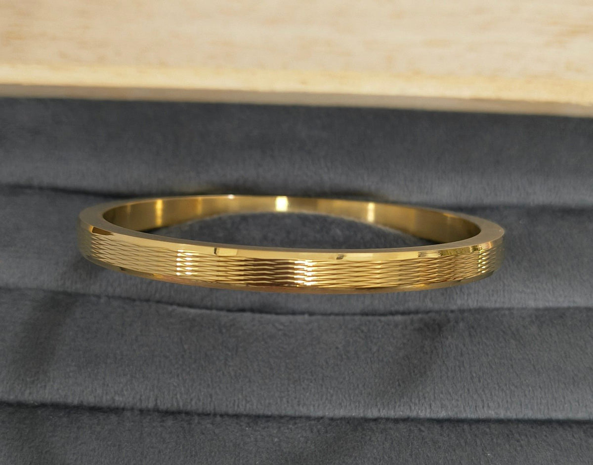 Antitarnish 18K Gold Plated Grooved Solid Kada Bracelet