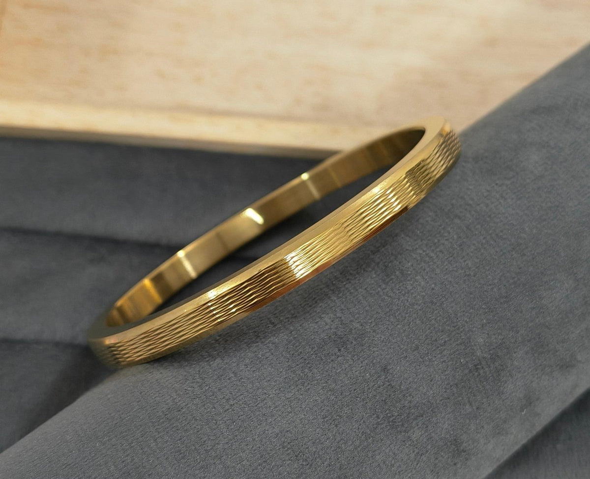 Antitarnish 18K Gold Plated Grooved Solid Kada Bracelet