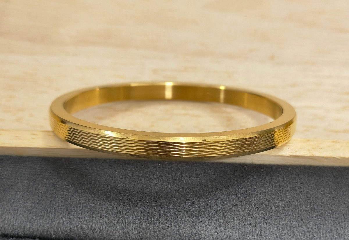 Antitarnish 18K Gold Plated Grooved Solid Kada Bracelet