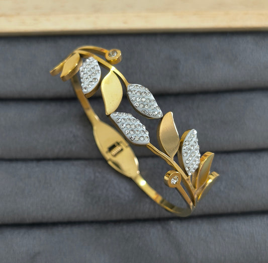 Antitarnish Beach Vibe Floral Bracelet 18K Gold Plated