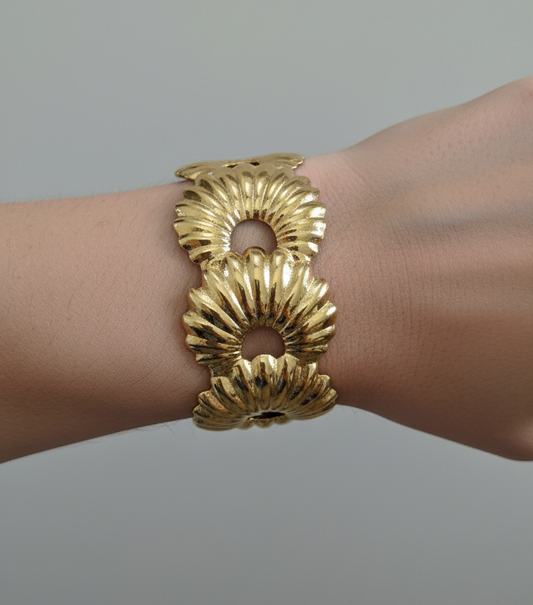 Antitarnish Bold Shell Design Cuff Bracelet 18K Gold Plated
