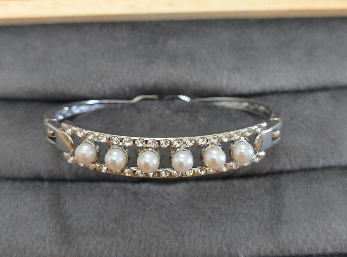 Antitarnish Bracelet Stylish AD Stone Style 18k Gold Plated