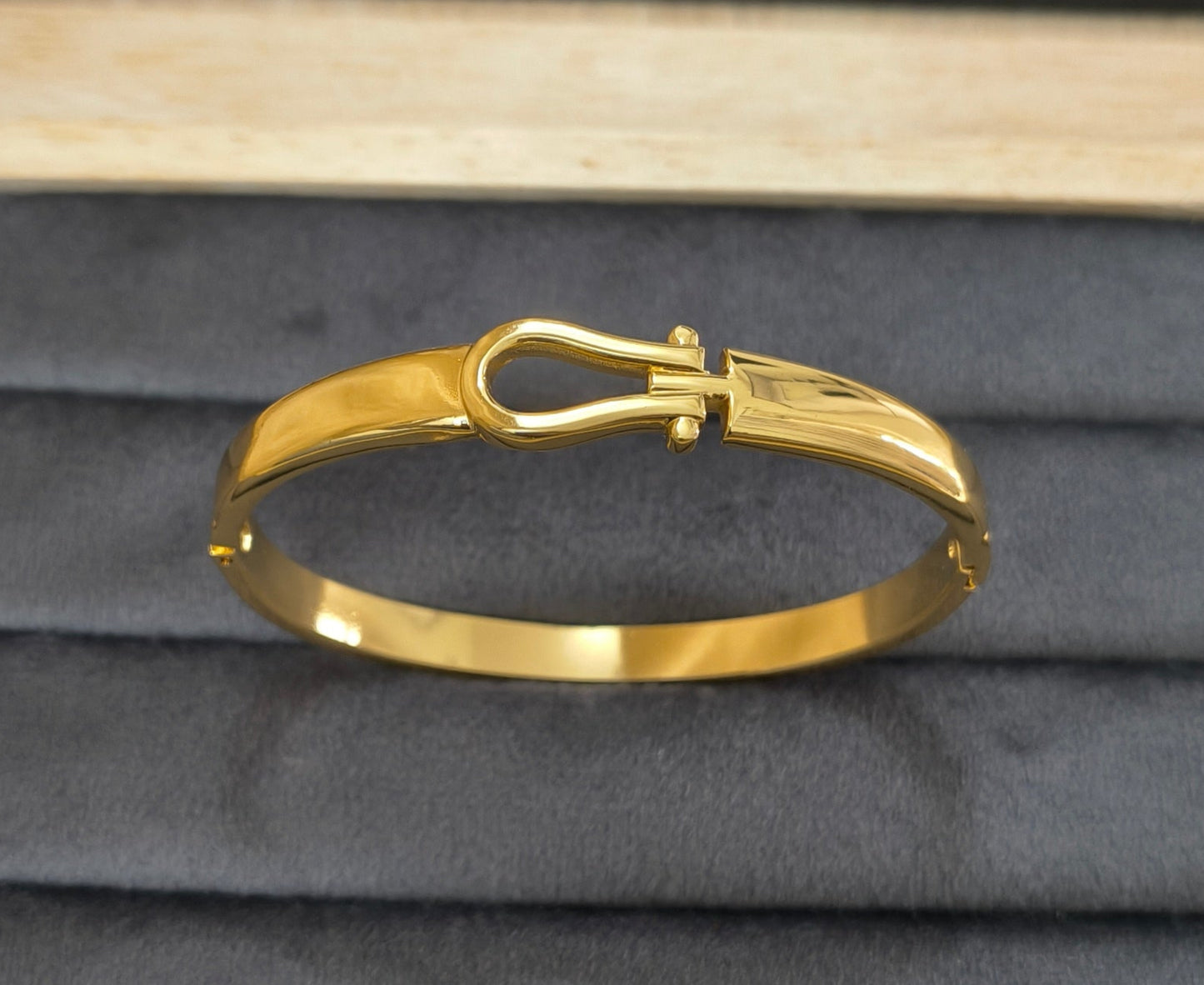 Antitarnish Buckle Clasp Style Bracelet 18K Gold Plated
