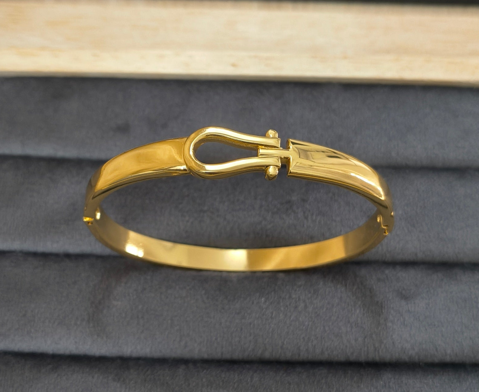 Antitarnish Buckle Clasp Style Bracelet 18K Gold Plated