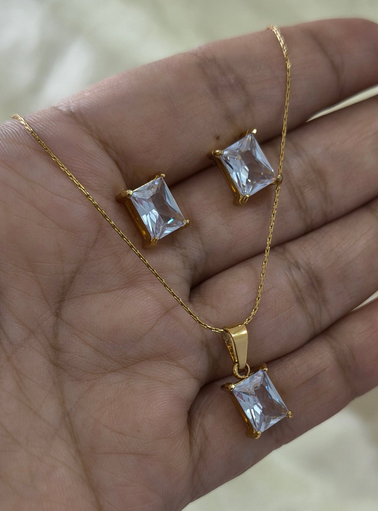 Antitarnish Cubic Zirconia Delicate Pendant Set With Earrings