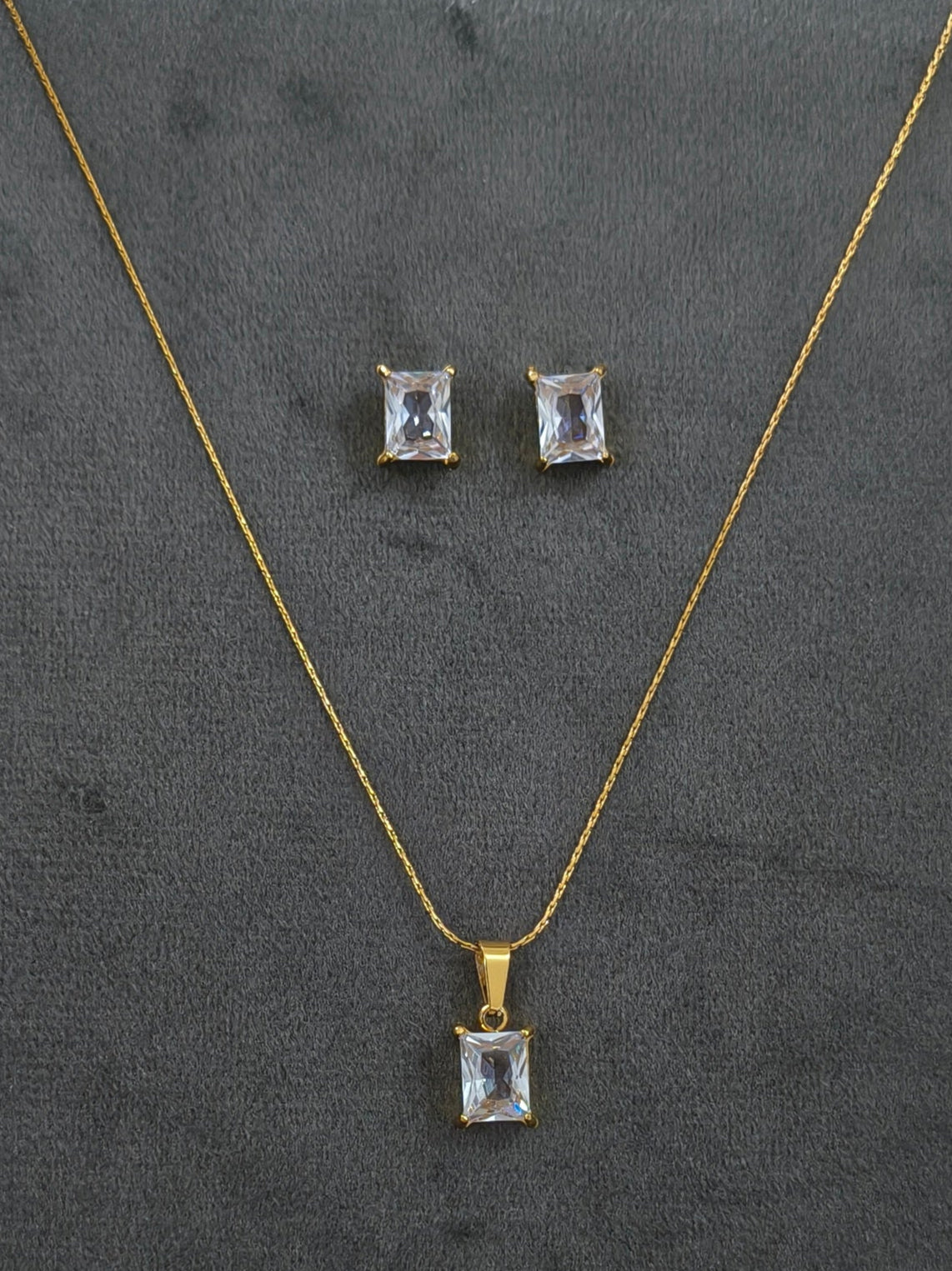 Antitarnish Cubic Zirconia Delicate Pendant Set With Earrings