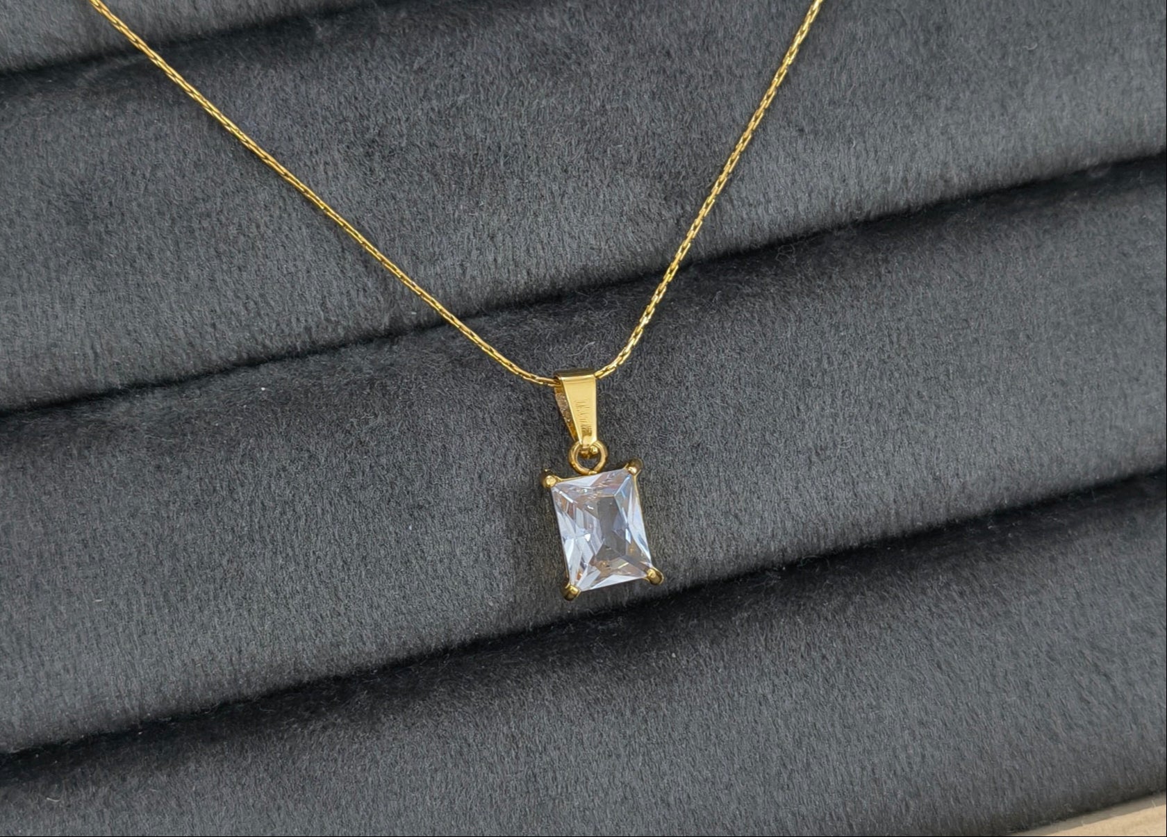 Antitarnish Cubic Zirconia Delicate Pendant Set With Earrings