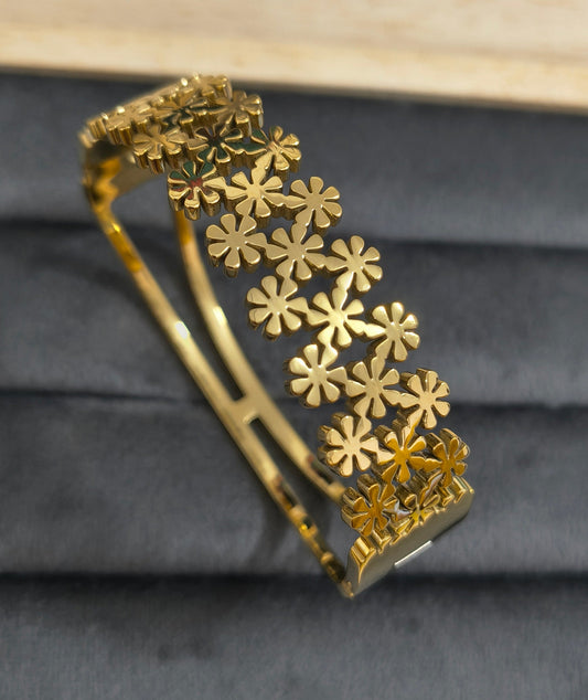 Antitarnish Daisy Floral Bunch Bracelet 18K Gold Plated