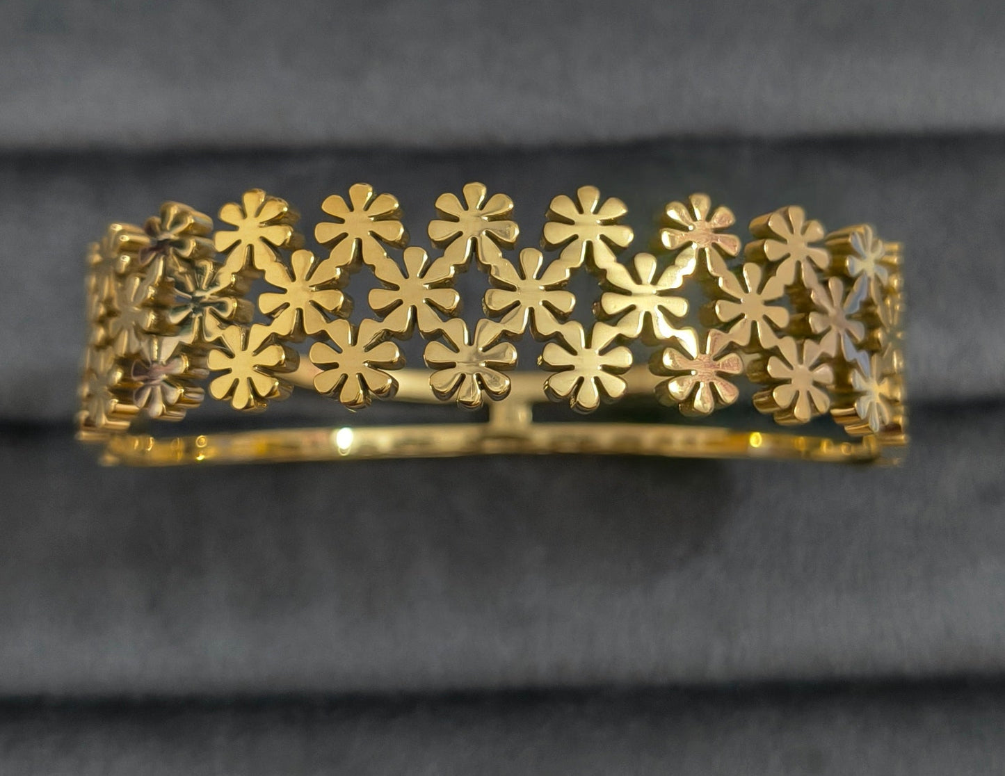 Antitarnish Daisy Floral Bunch Bracelet 18K Gold Plated