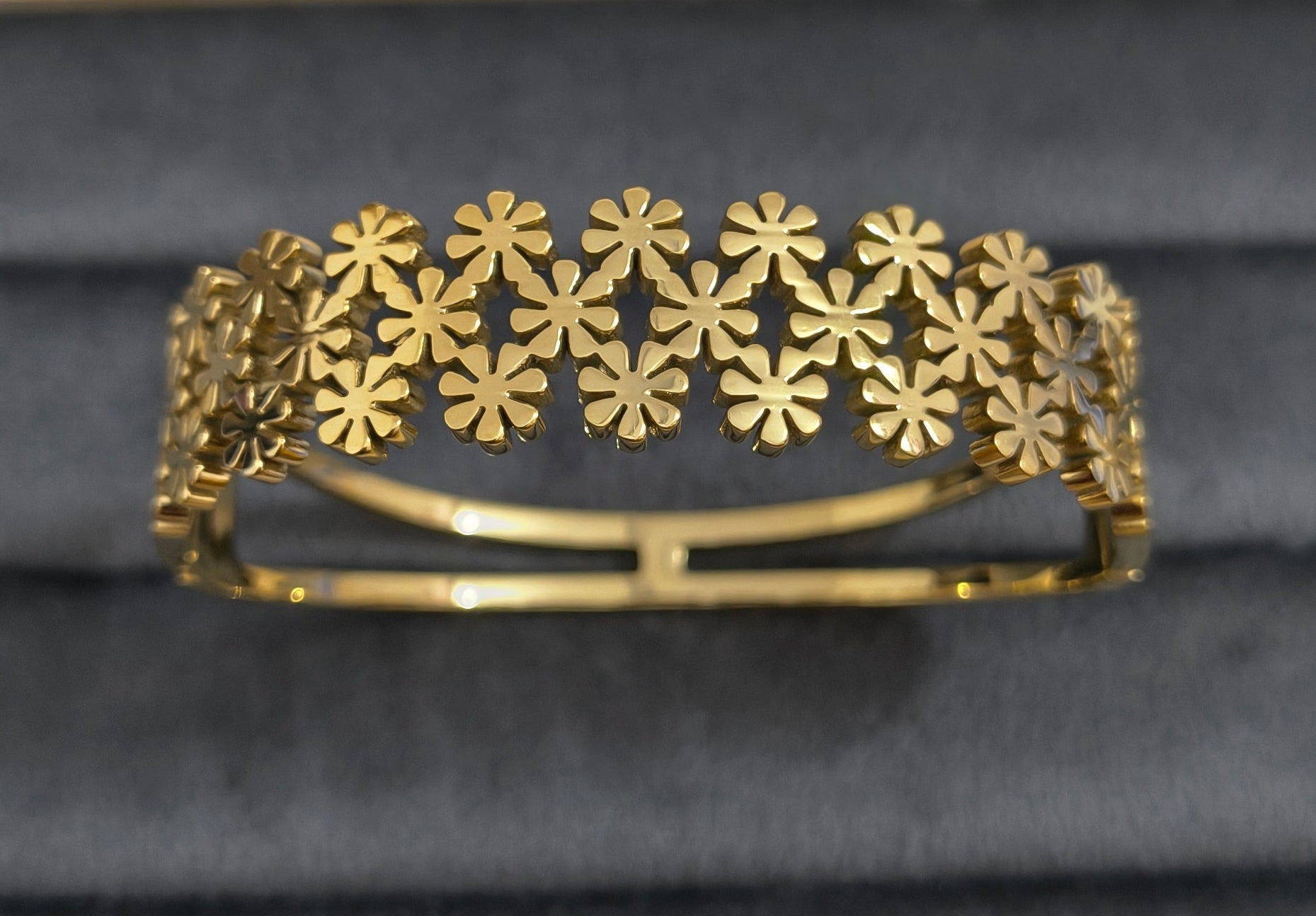 Antitarnish Daisy Floral Bunch Bracelet 18K Gold Plated