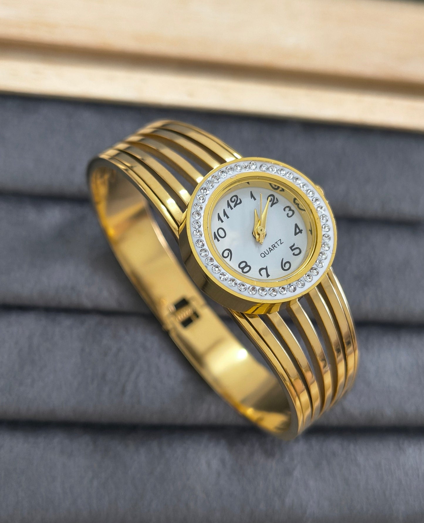 Antitarnish Dazzling Bracelet Wrist Watch 18K Gold Plated