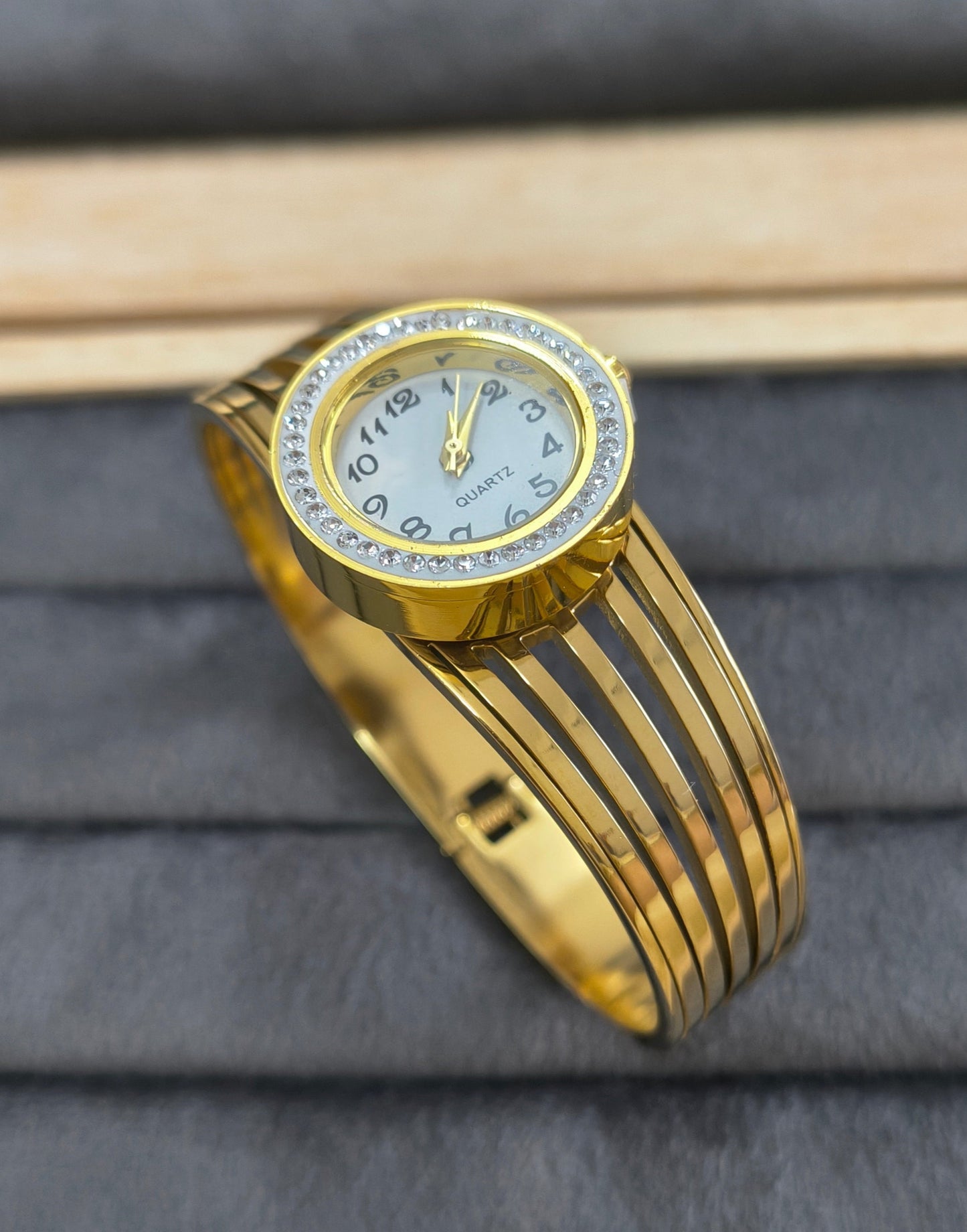 Antitarnish Dazzling Bracelet Wrist Watch 18K Gold Plated