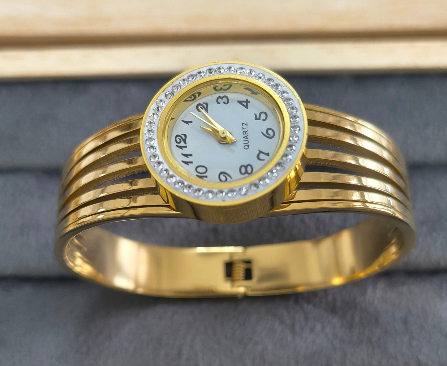 Antitarnish Dazzling Bracelet Wrist Watch 18K Gold Plated