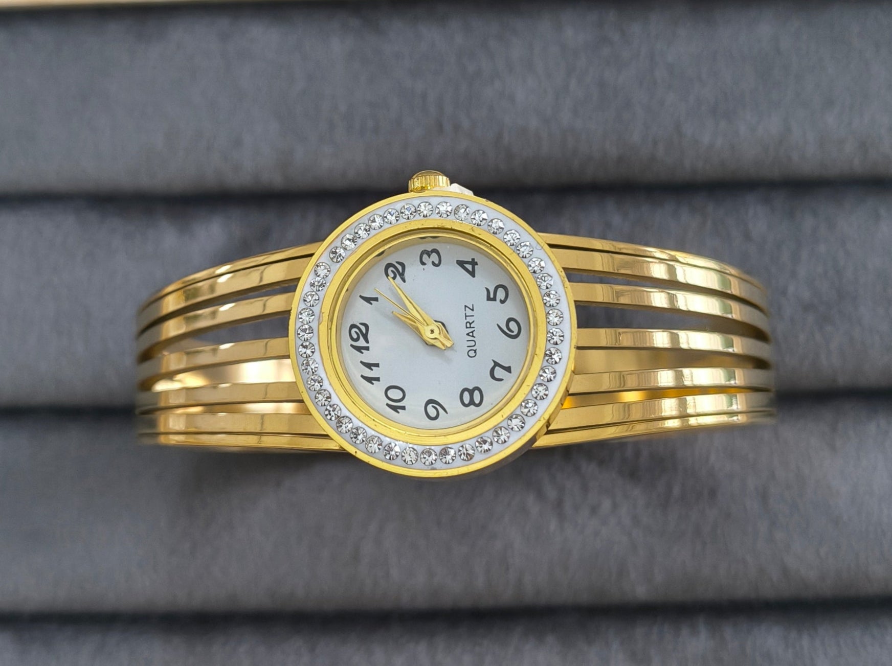 Antitarnish Dazzling Bracelet Wrist Watch 18K Gold Plated