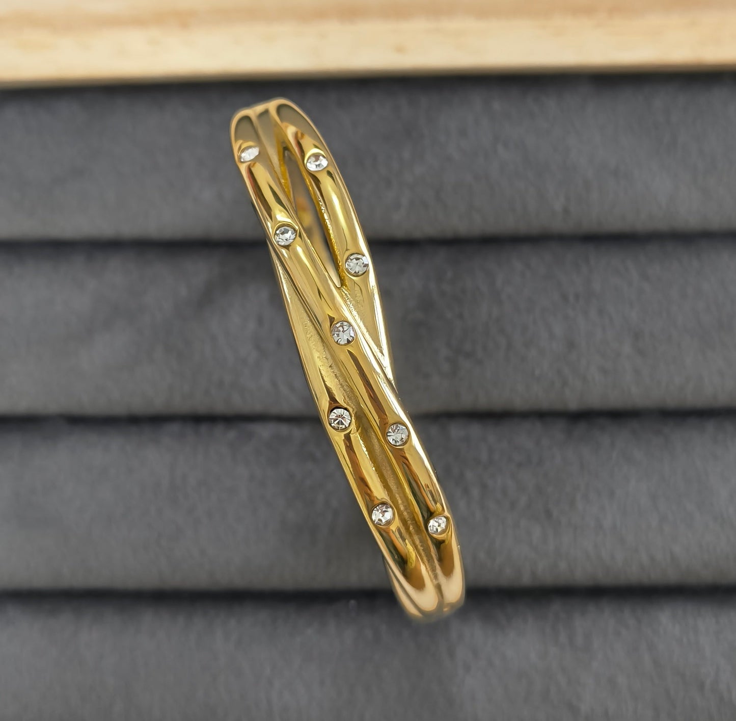 Antitarnish Dazzling Crisscross Bracelet 18K Gold Plated