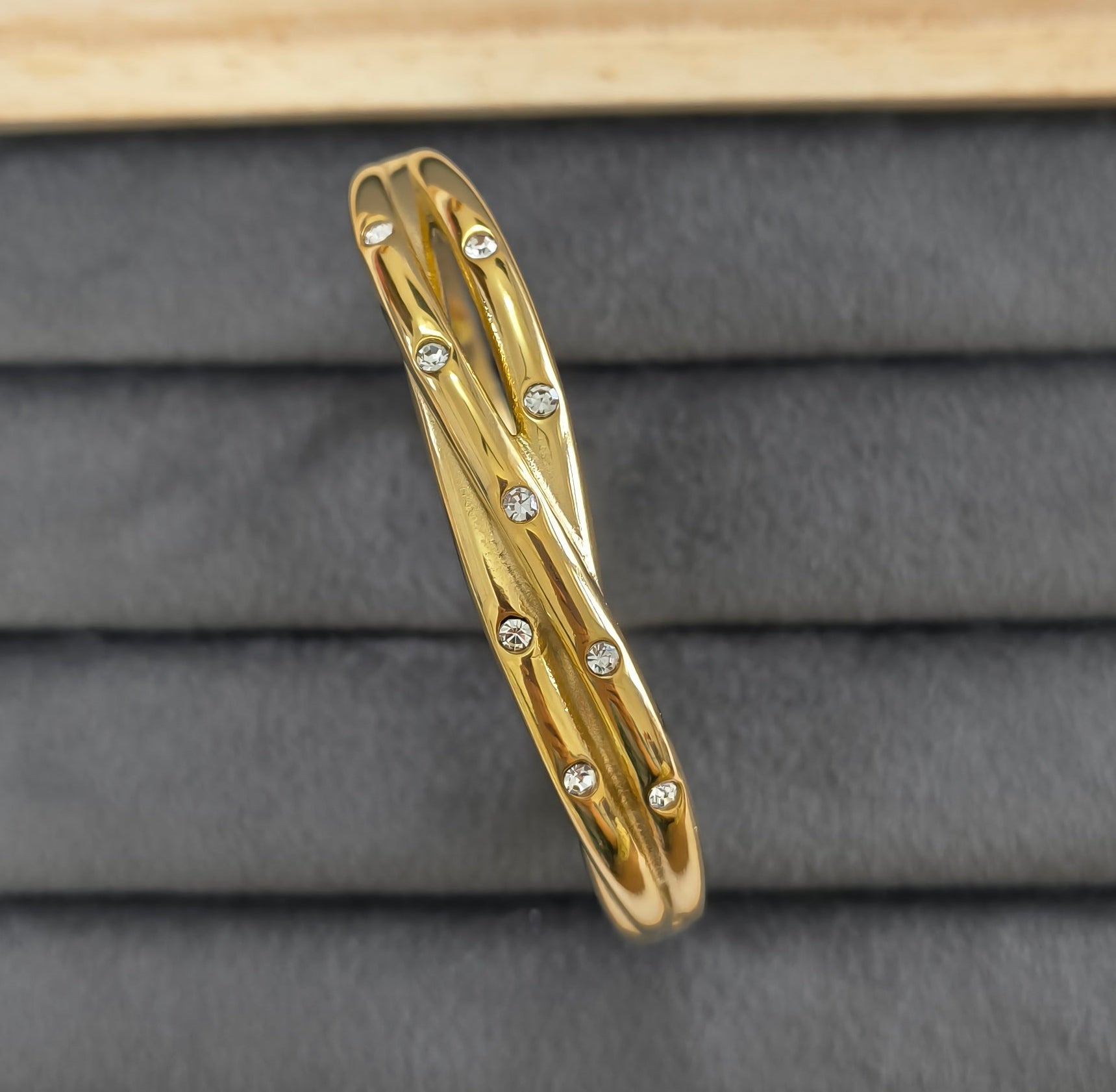 Antitarnish Dazzling Crisscross Bracelet 18K Gold Plated