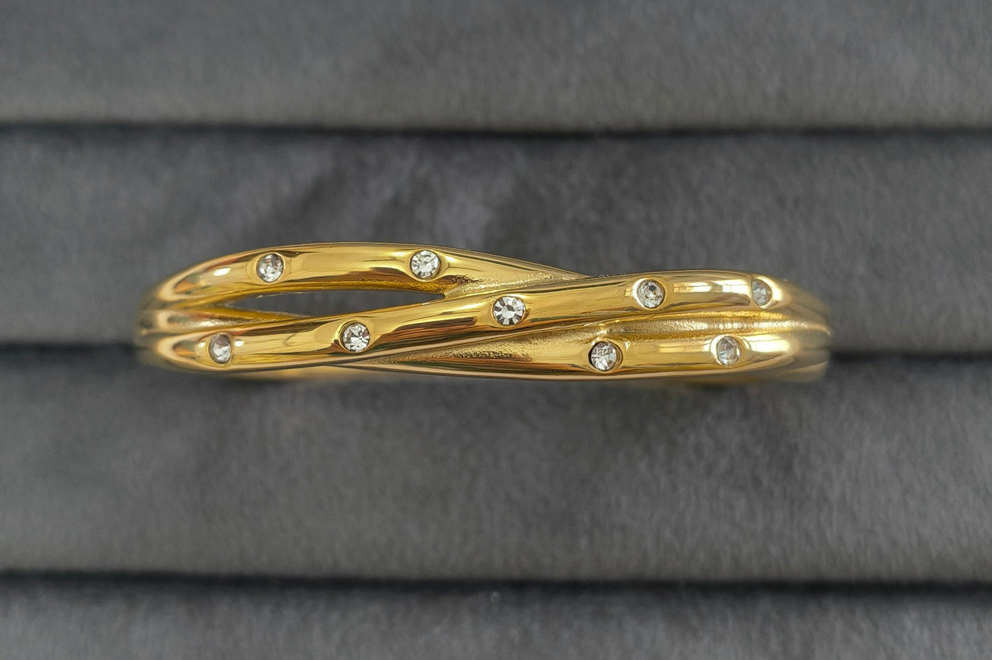 Antitarnish Dazzling Crisscross Bracelet 18K Gold Plated