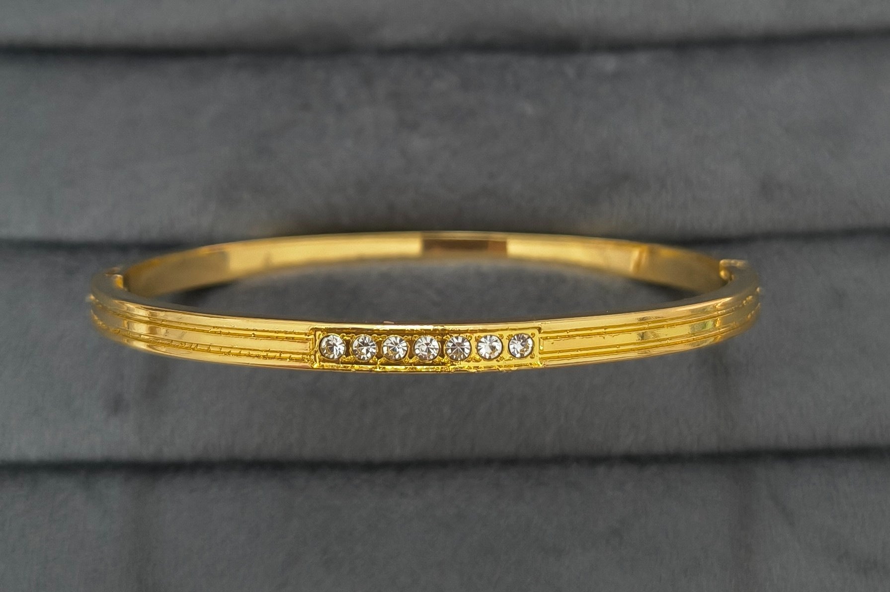 Antitarnish Diamond Charmed Bracelet 18K Gold Plated
