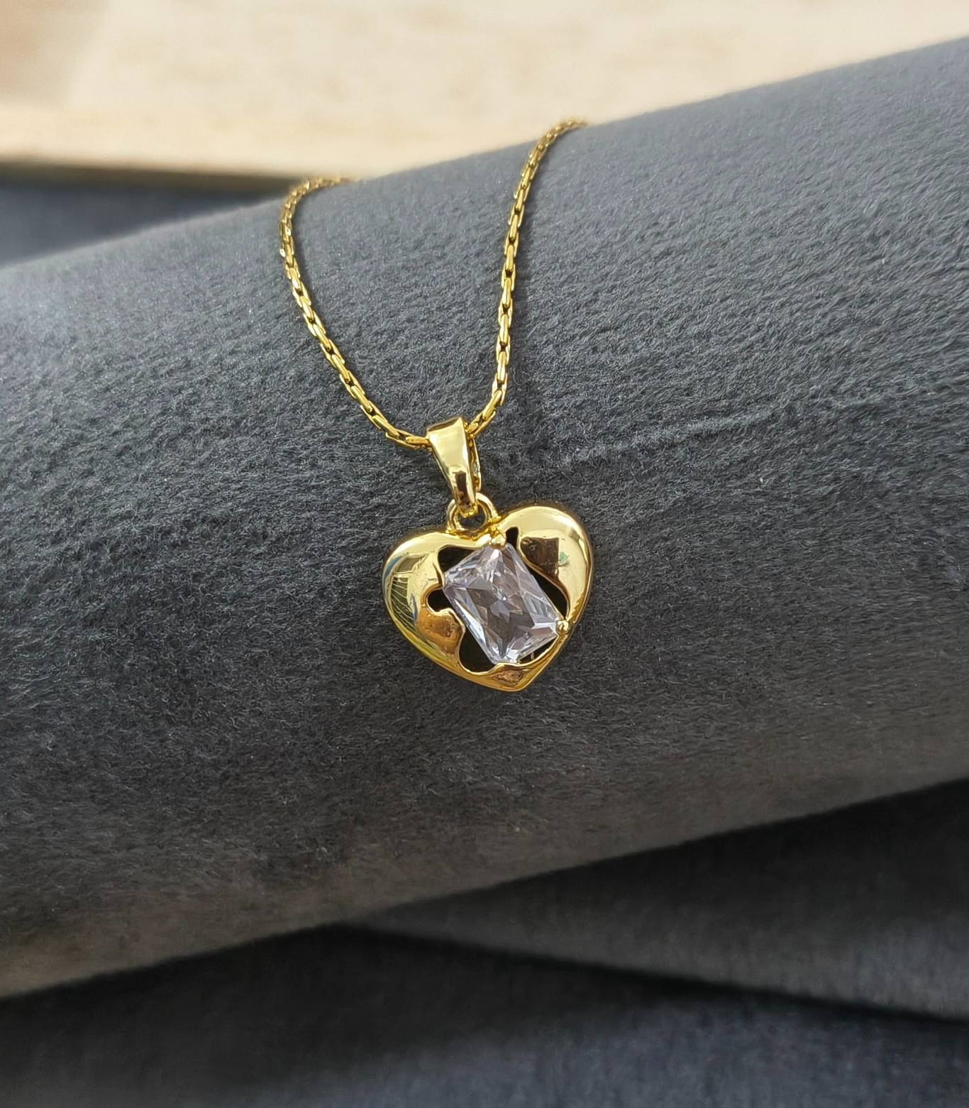 Antitarnish Diamond Heart Pendant Necklace 18K Gold Plated