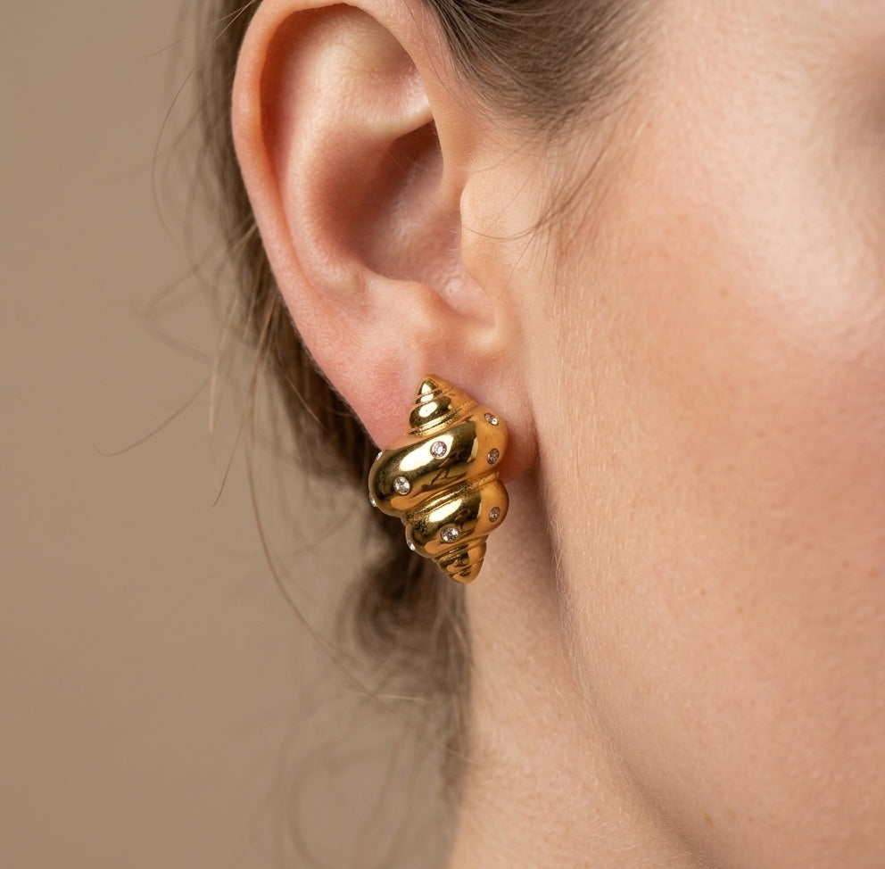 Antitarnish Diamond Studded Shell Earrings 18K Gold Plated