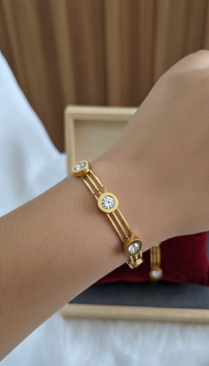 Antitarnish Divine Sparkle Stone Bracelet 18K Gold Plated