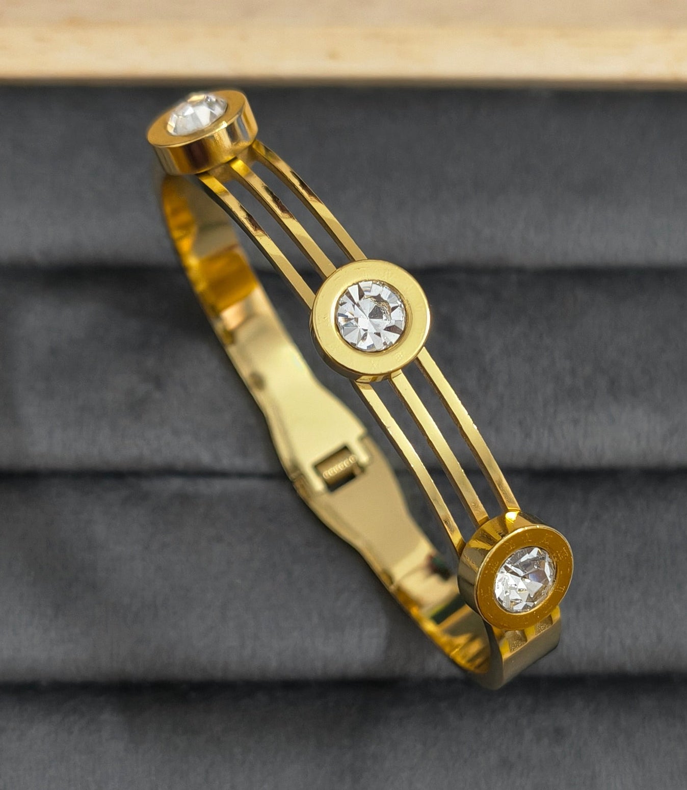 Antitarnish Divine Sparkle Stone Bracelet 18K Gold Plated