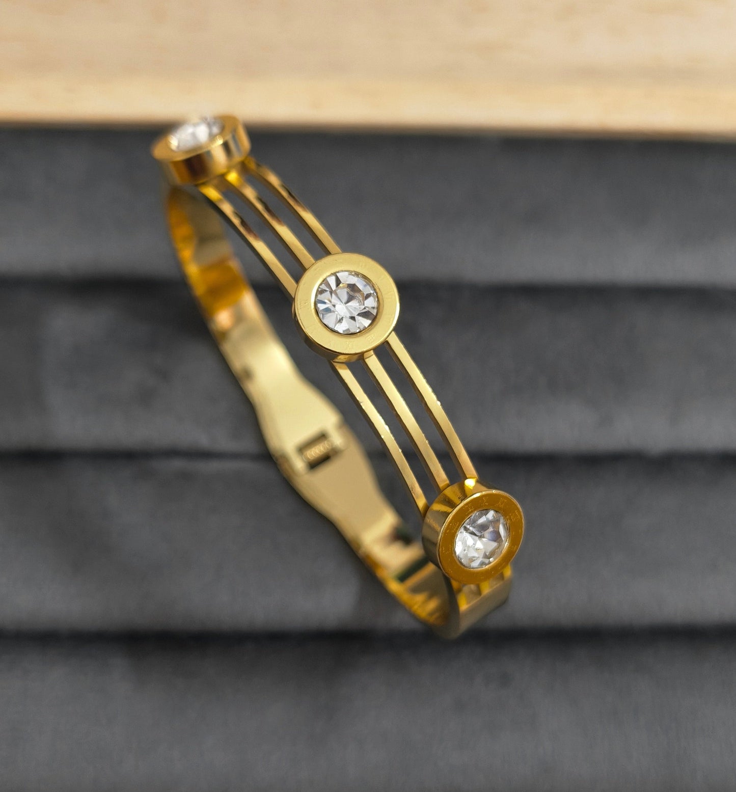 Antitarnish Divine Sparkle Stone Bracelet 18K Gold Plated