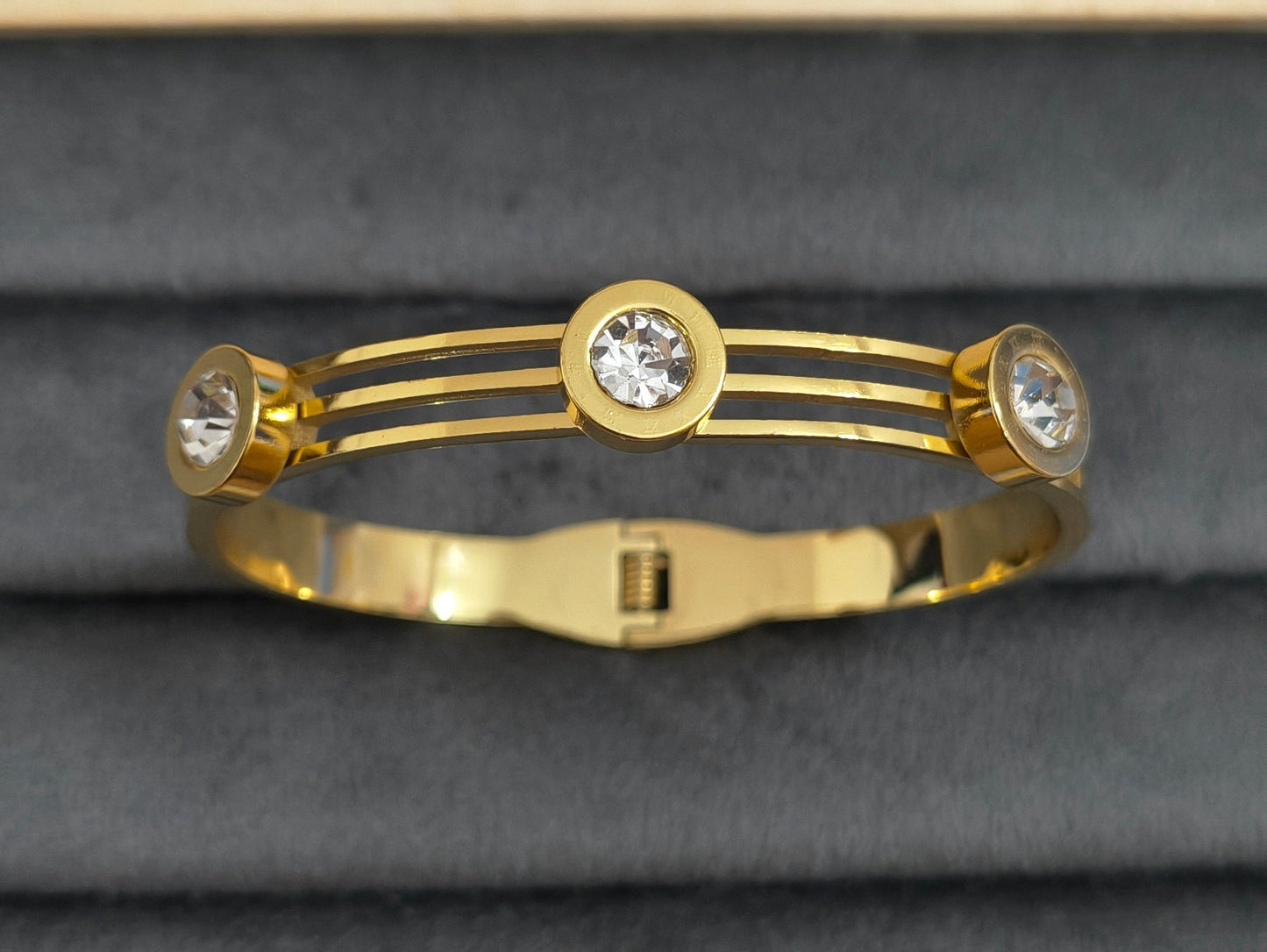 Antitarnish Divine Sparkle Stone Bracelet 18K Gold Plated