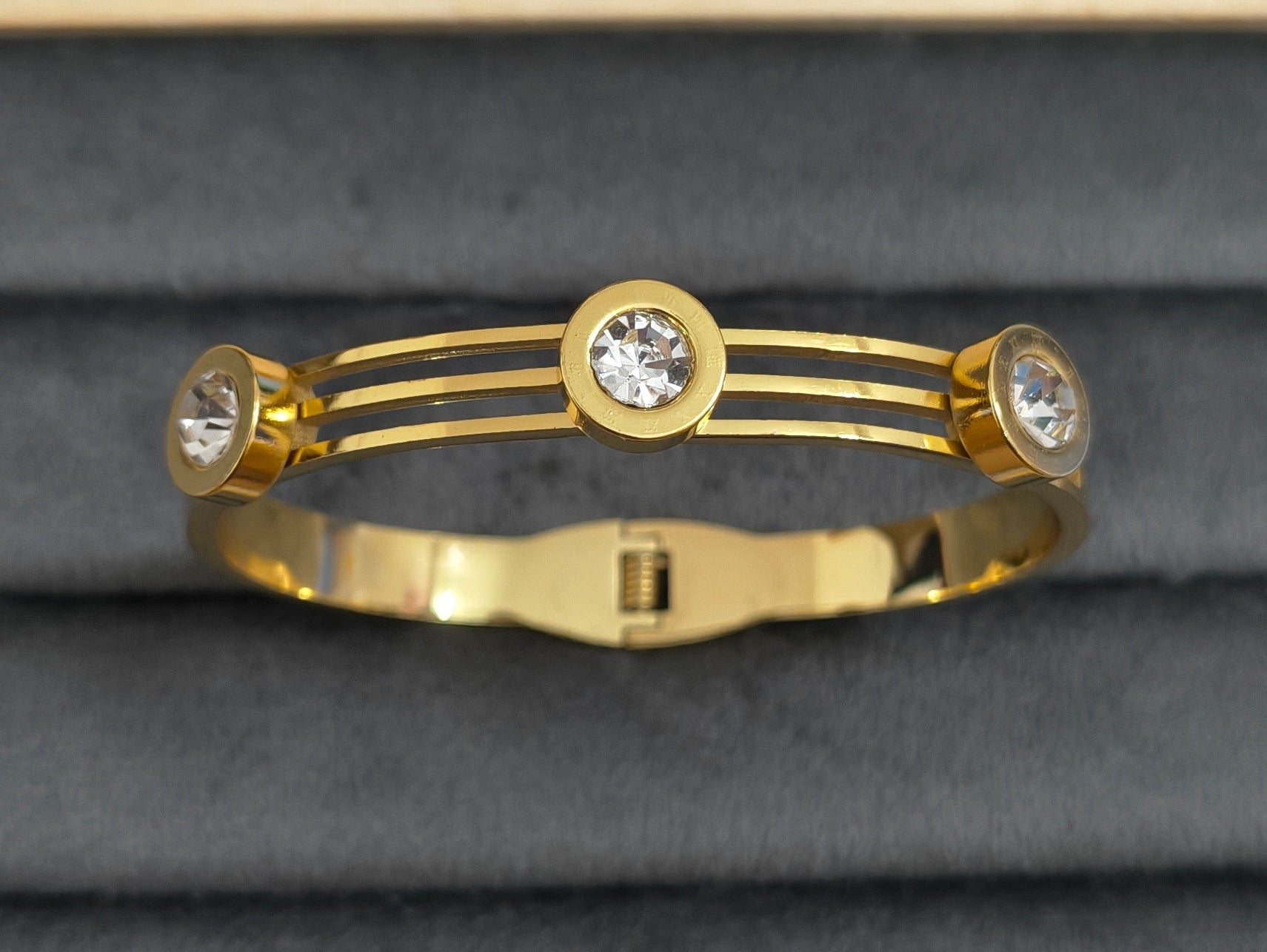 Antitarnish Divine Sparkle Stone Bracelet 18K Gold Plated