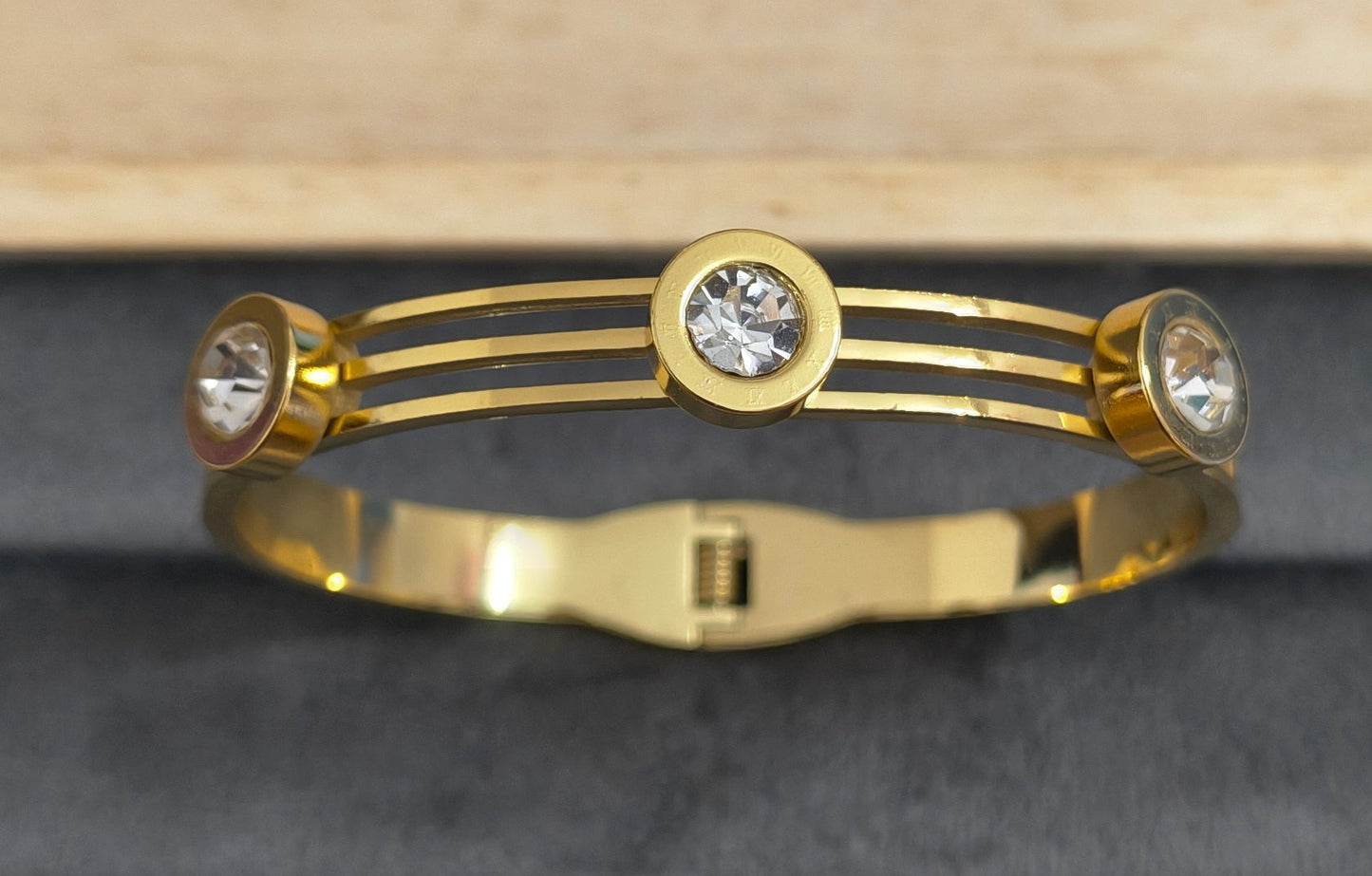 Antitarnish Divine Sparkle Stone Bracelet 18K Gold Plated