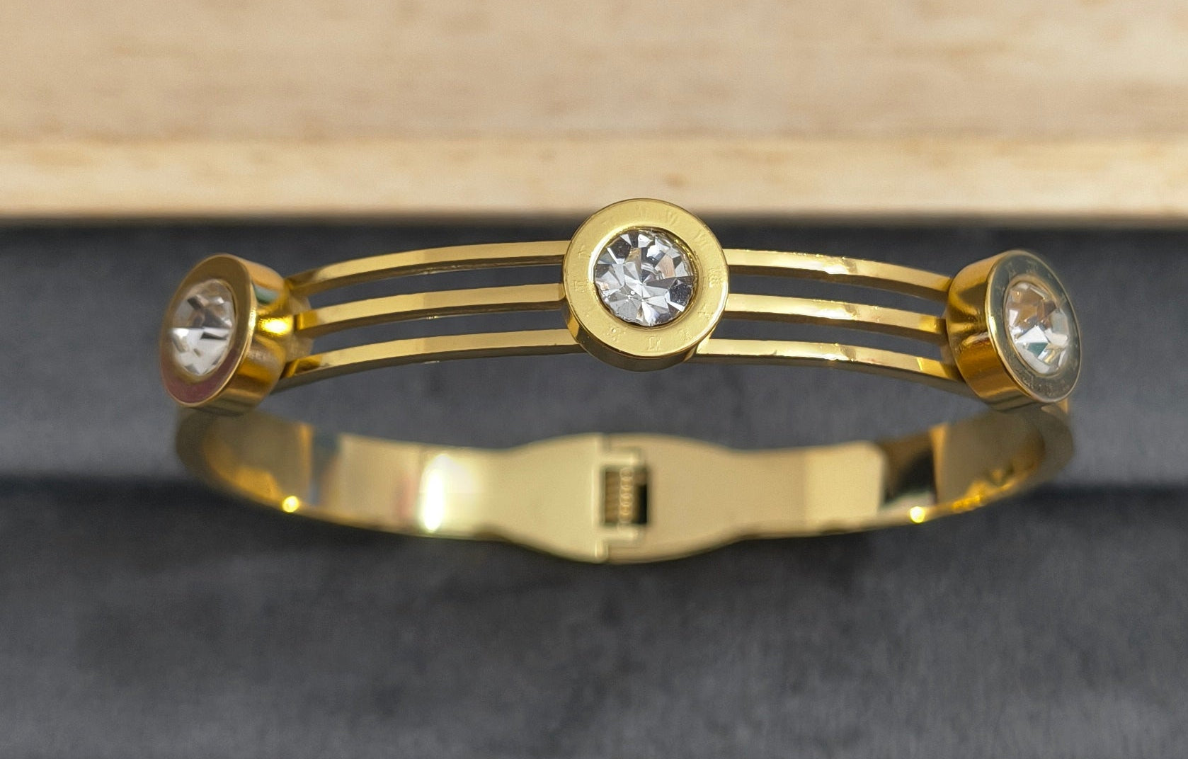 Antitarnish Divine Sparkle Stone Bracelet 18K Gold Plated