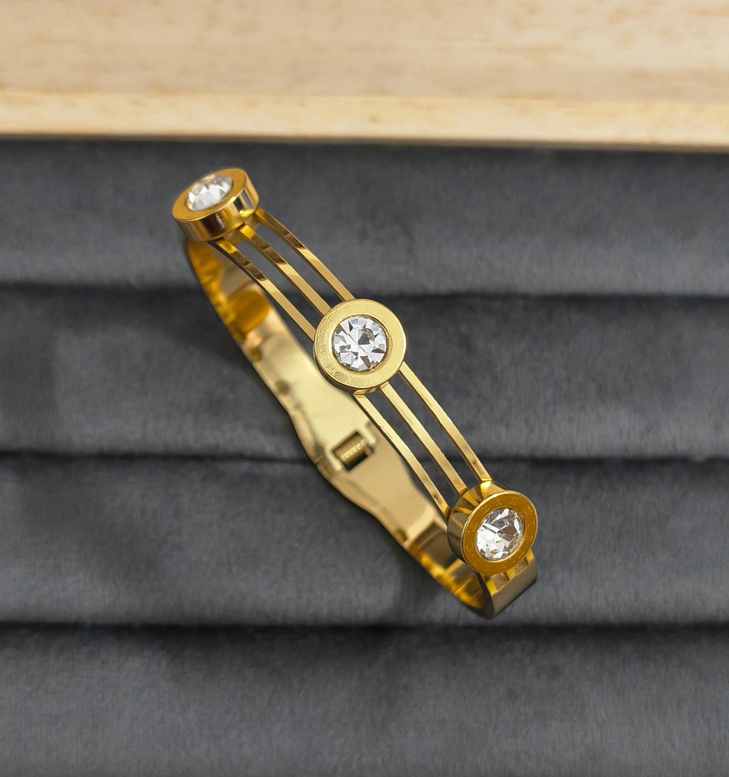 Antitarnish Divine Sparkle Stone Bracelet 18K Gold Plated