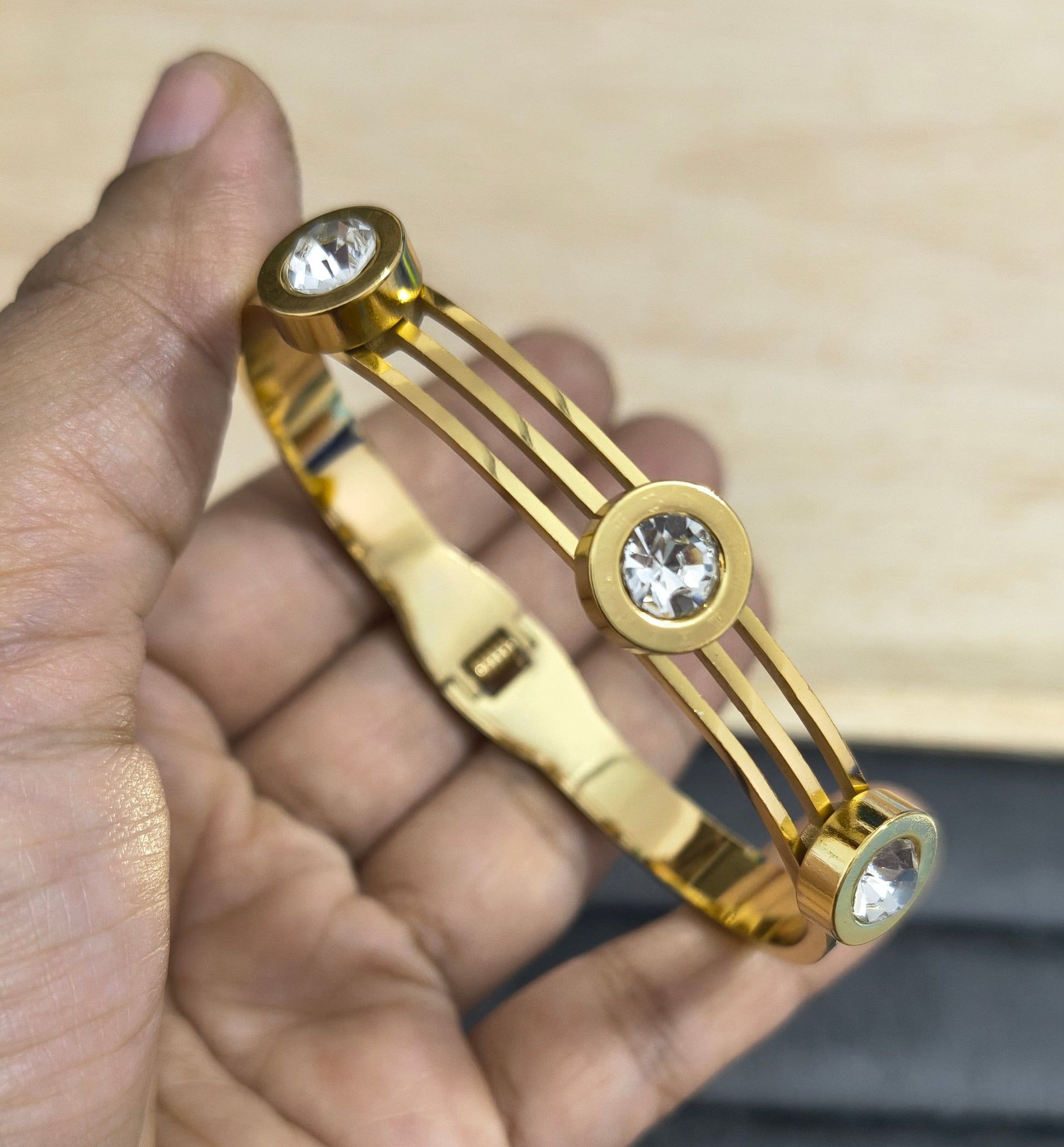 Antitarnish Divine Sparkle Stone Bracelet 18K Gold Plated