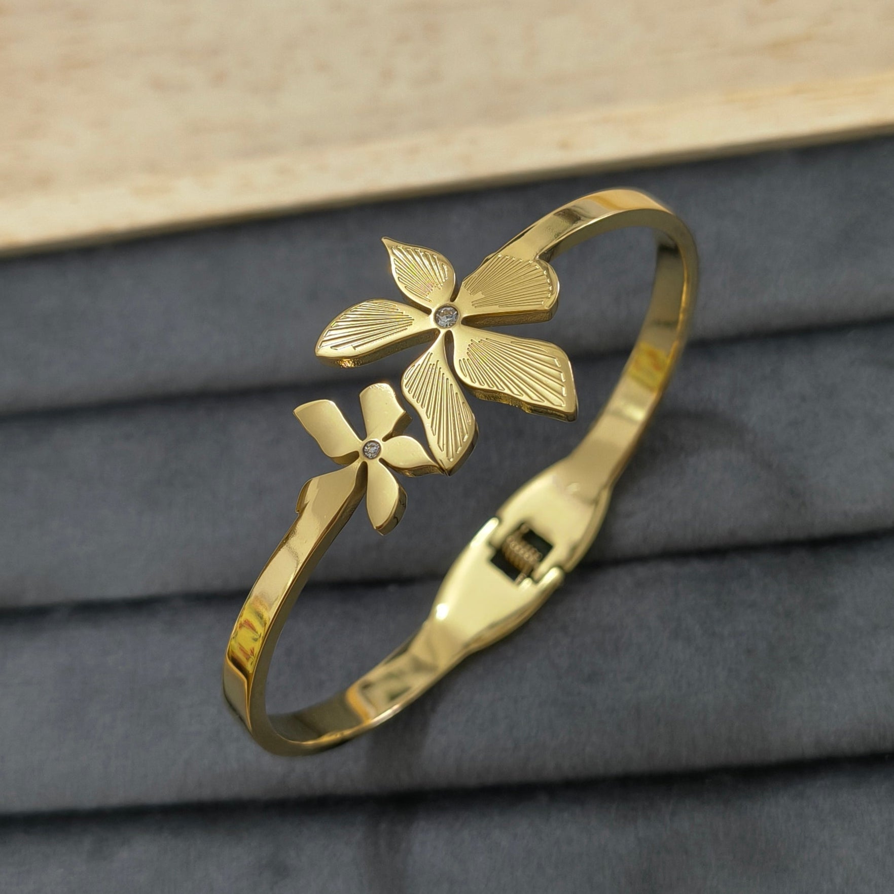 Antitarnish Double Flower Cuff Bracelet 18K Gold Plated