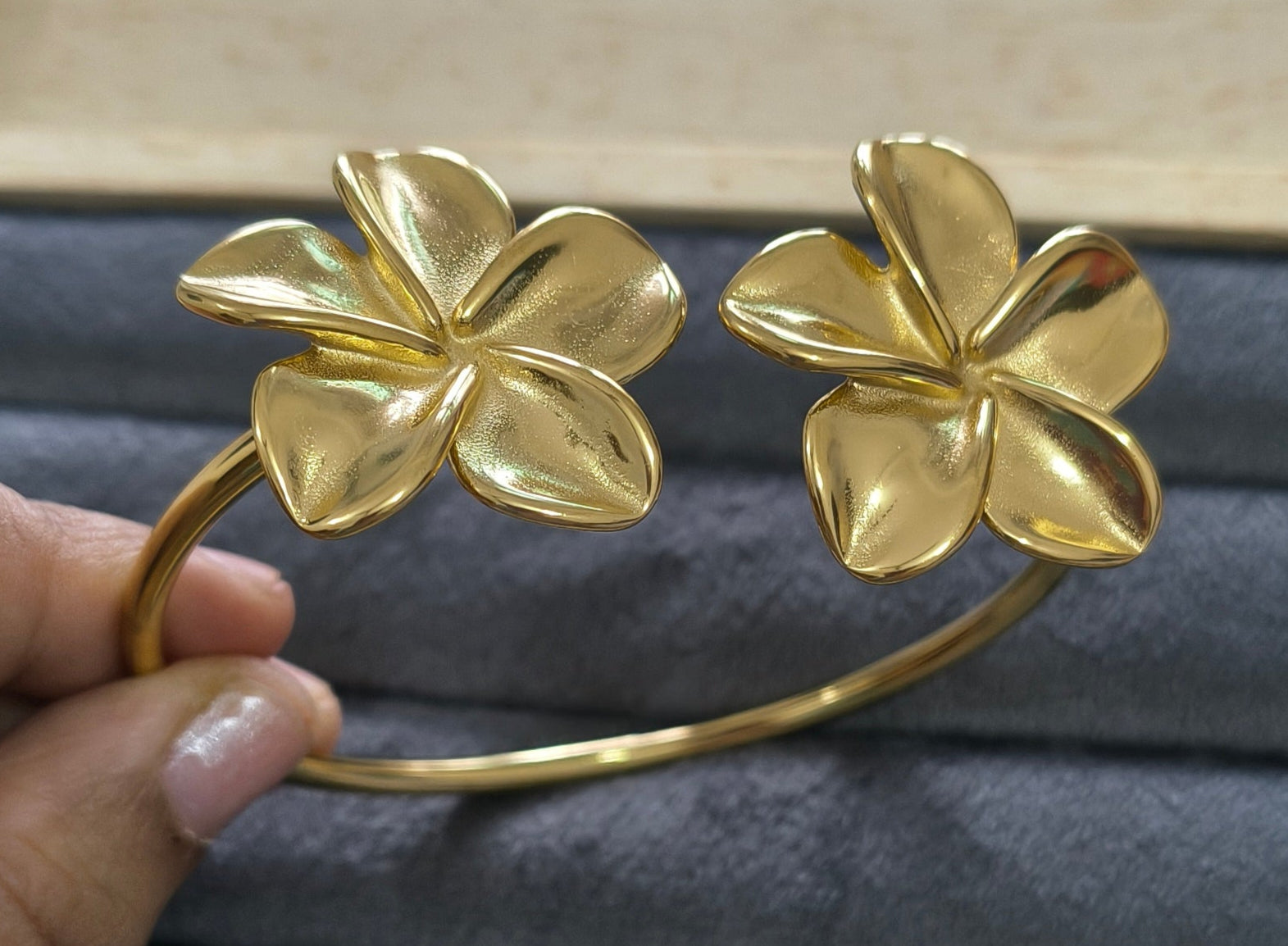 Antitarnish Double Flower Cuff Bracelet Bangle 18K Gold Plated
