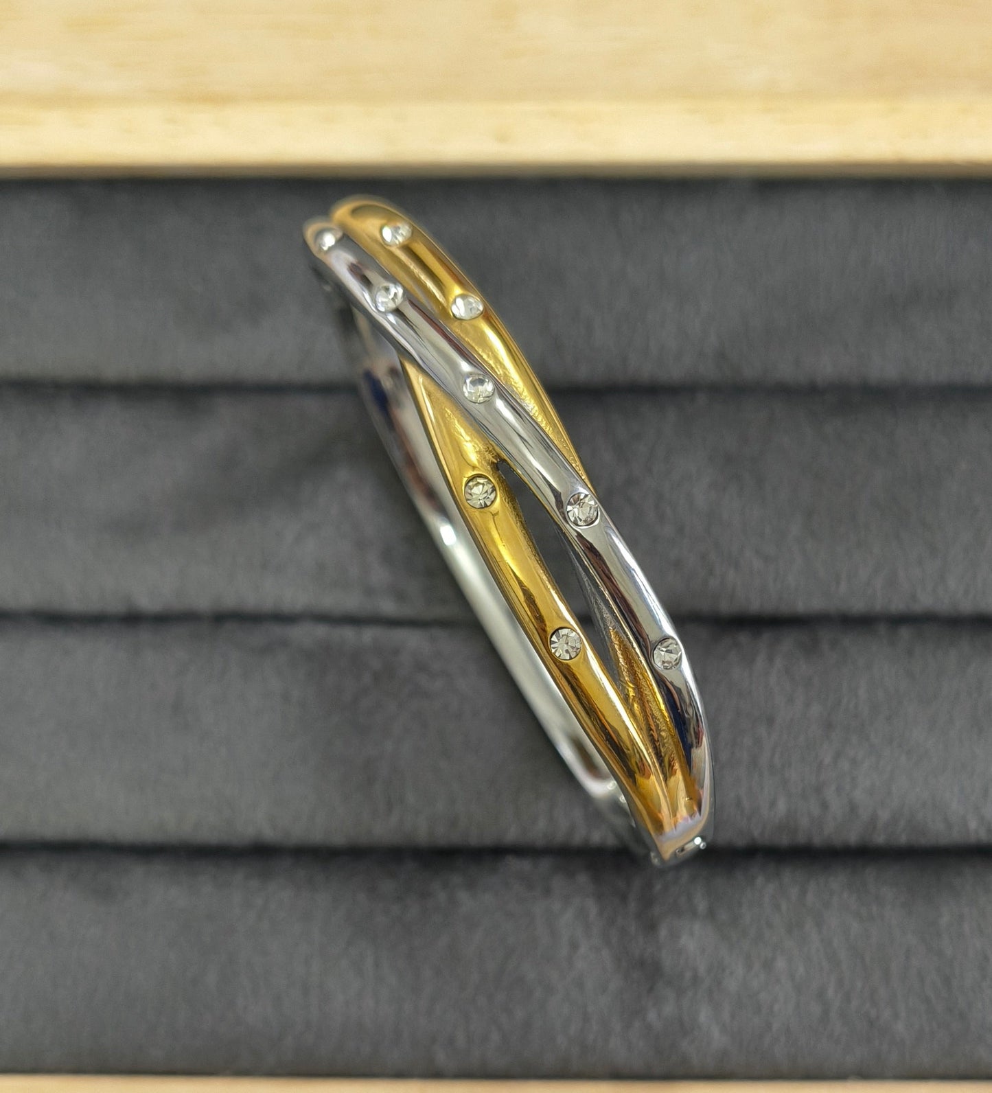 Antitarnish Dual Tone Crisscross Bracelet 18K Gold Plated