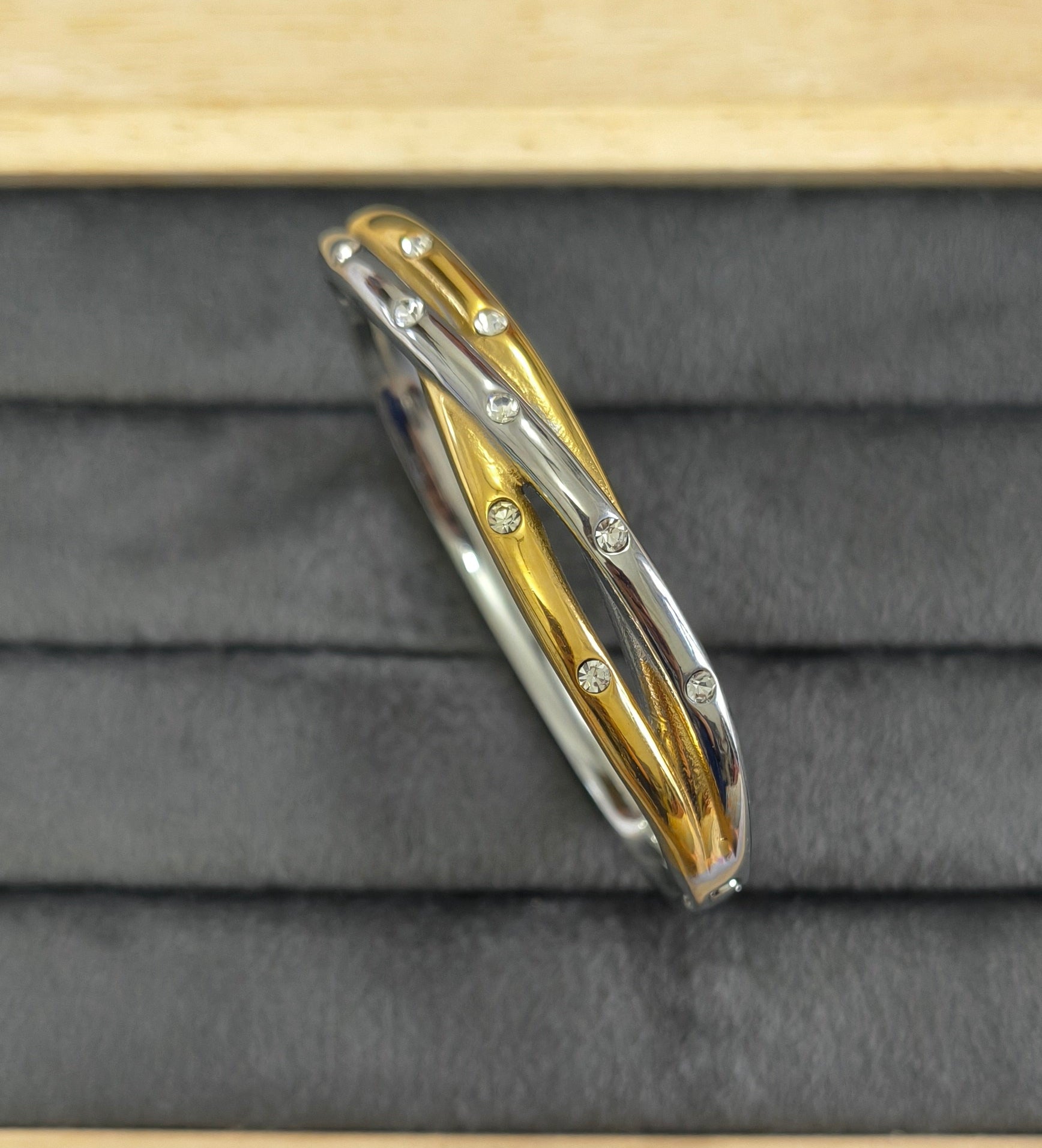 Antitarnish Dual Tone Crisscross Bracelet 18K Gold Plated