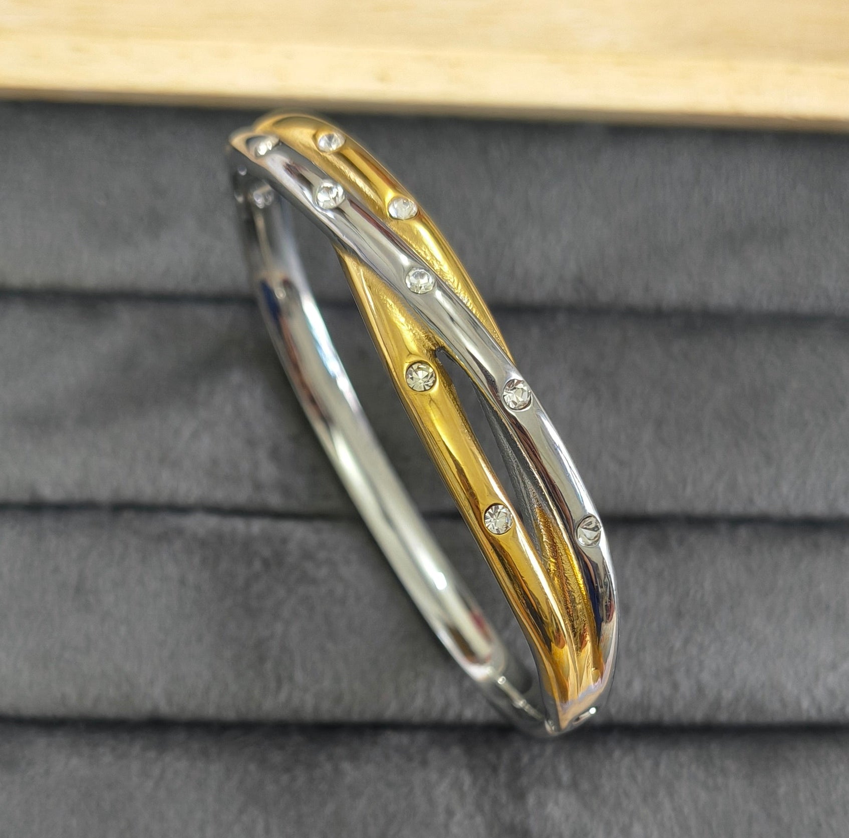 Antitarnish Dual Tone Crisscross Bracelet 18K Gold Plated