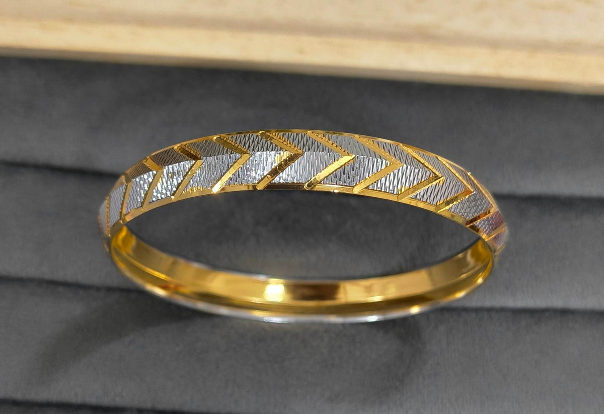 Antitarnish Dual Tone Textured Punjabi Kada Bracelet