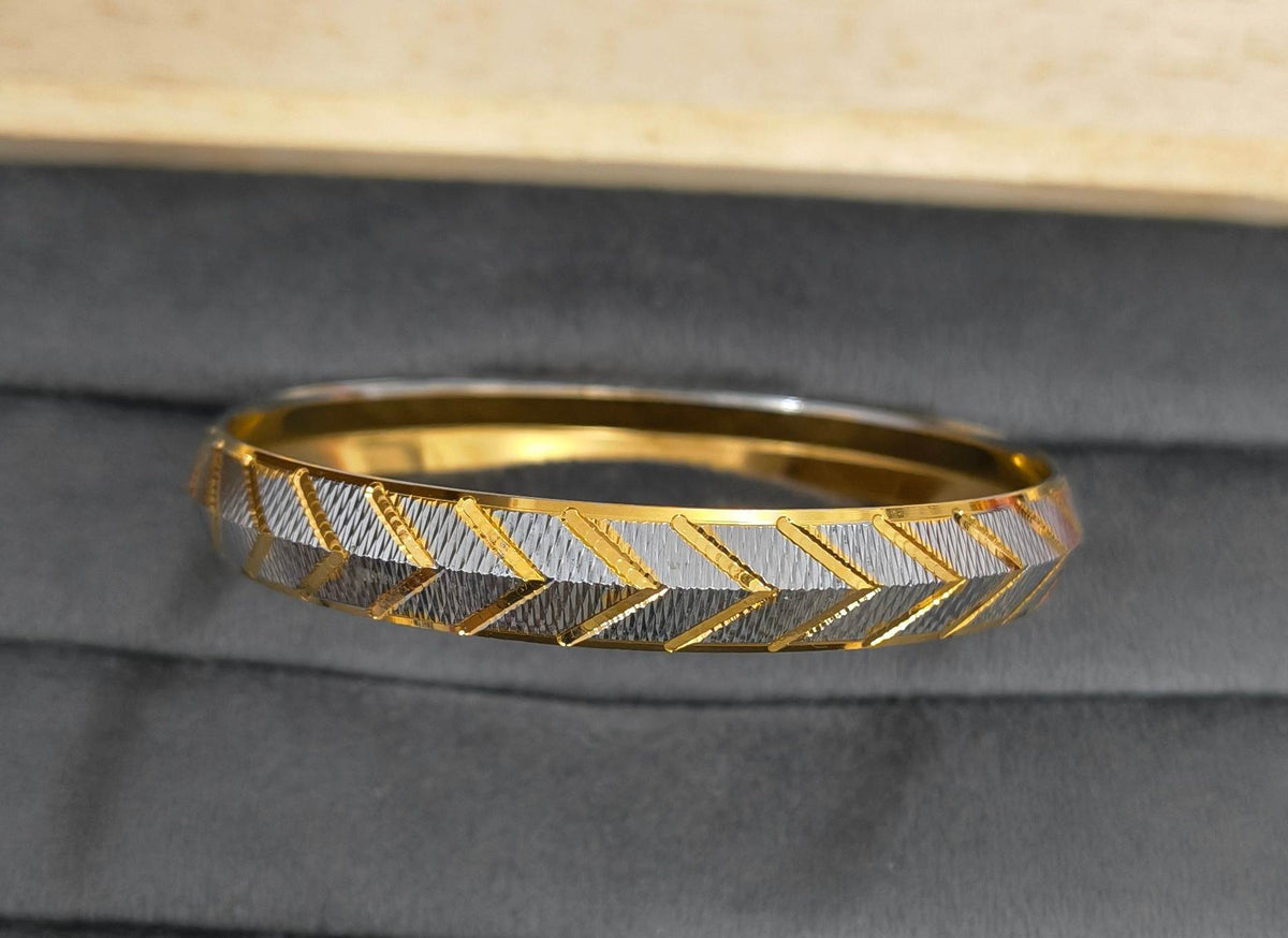 Antitarnish Dual Tone Textured Punjabi Kada Bracelet
