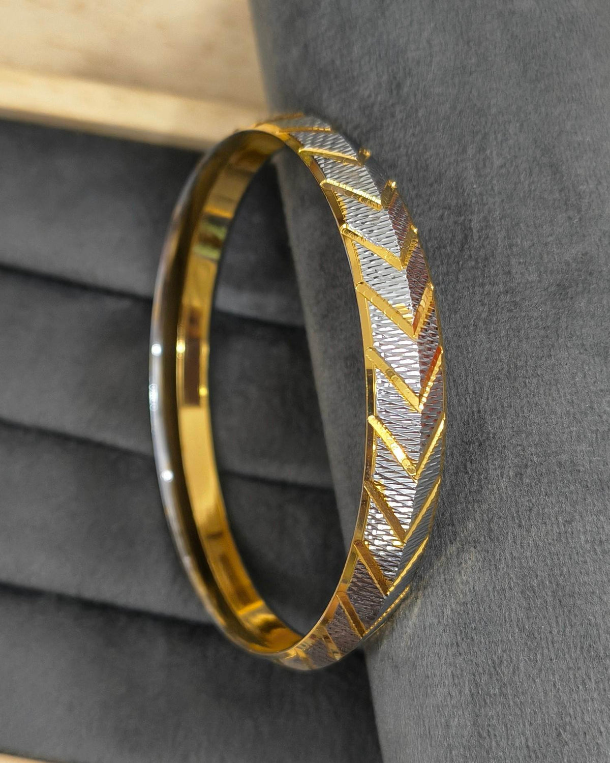 Antitarnish Dual Tone Textured Punjabi Kada Bracelet