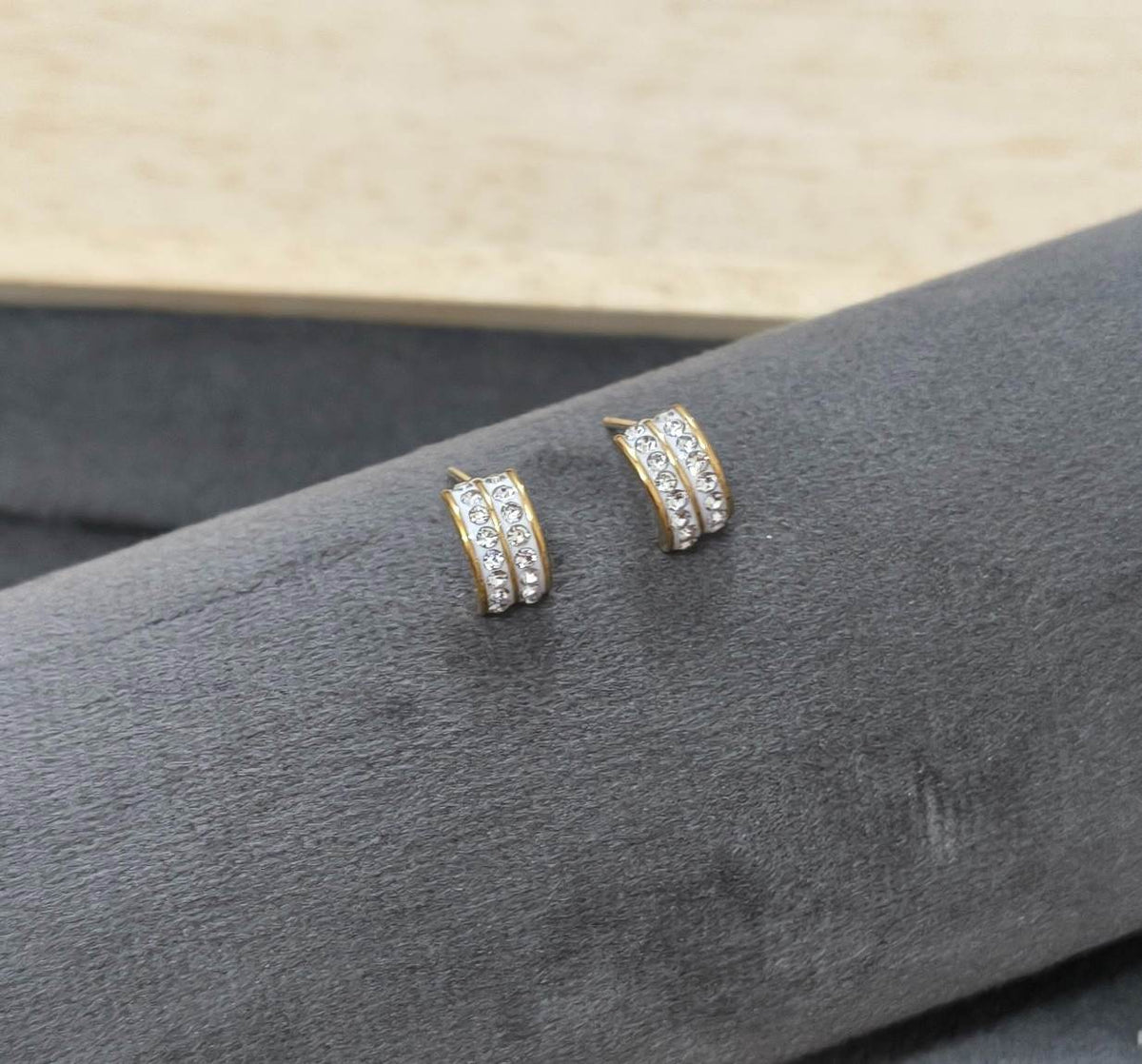 Antitarnish Earring Two Line Stone Studded Studs 18k Gold