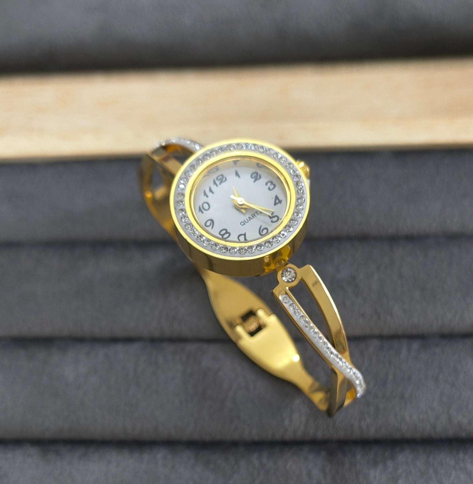 Antitarnish Elegant Bracelet Wrist Watch 18K Gold Plated
